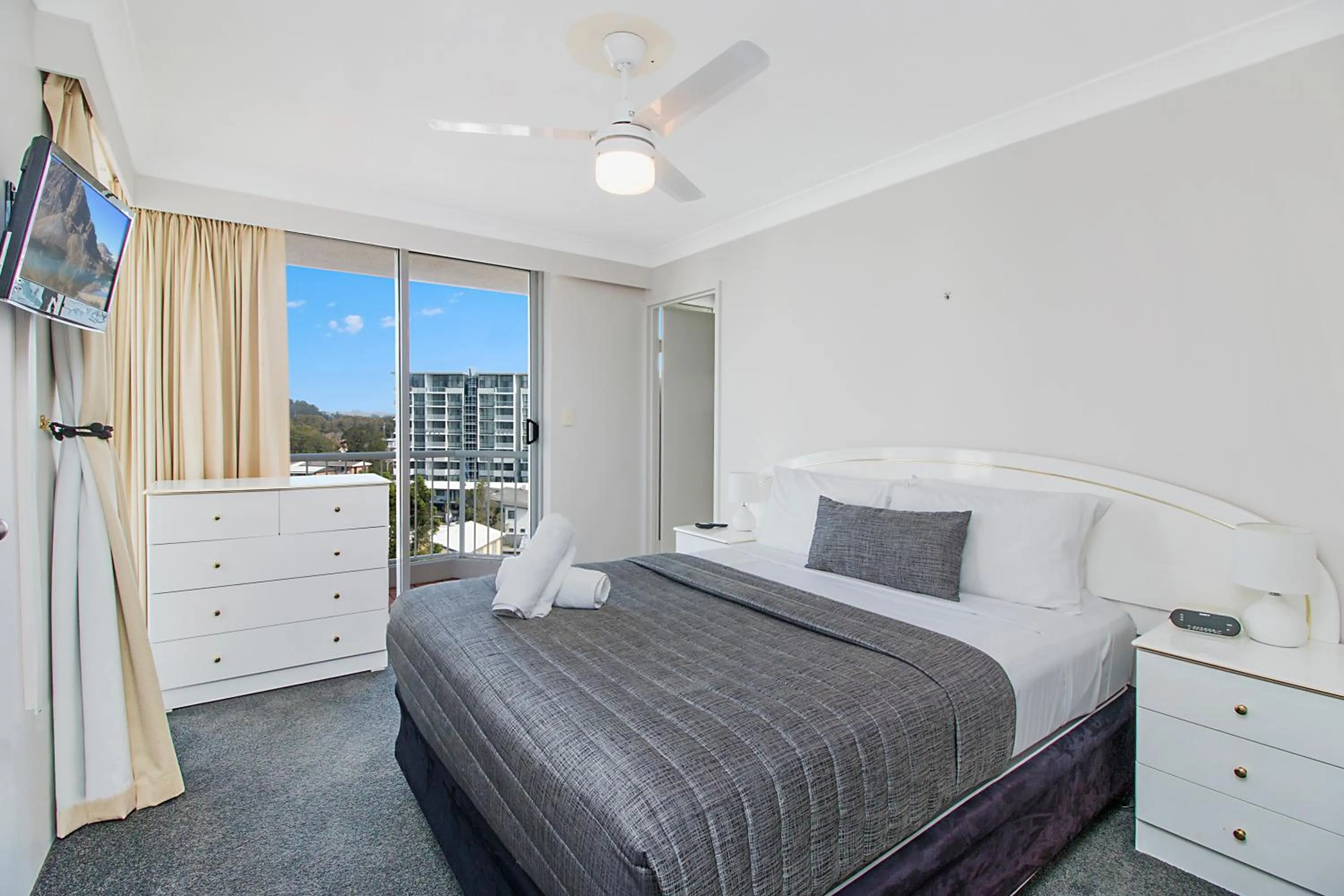 Bedroom, Bed in Meridian Tower Kirra Beach