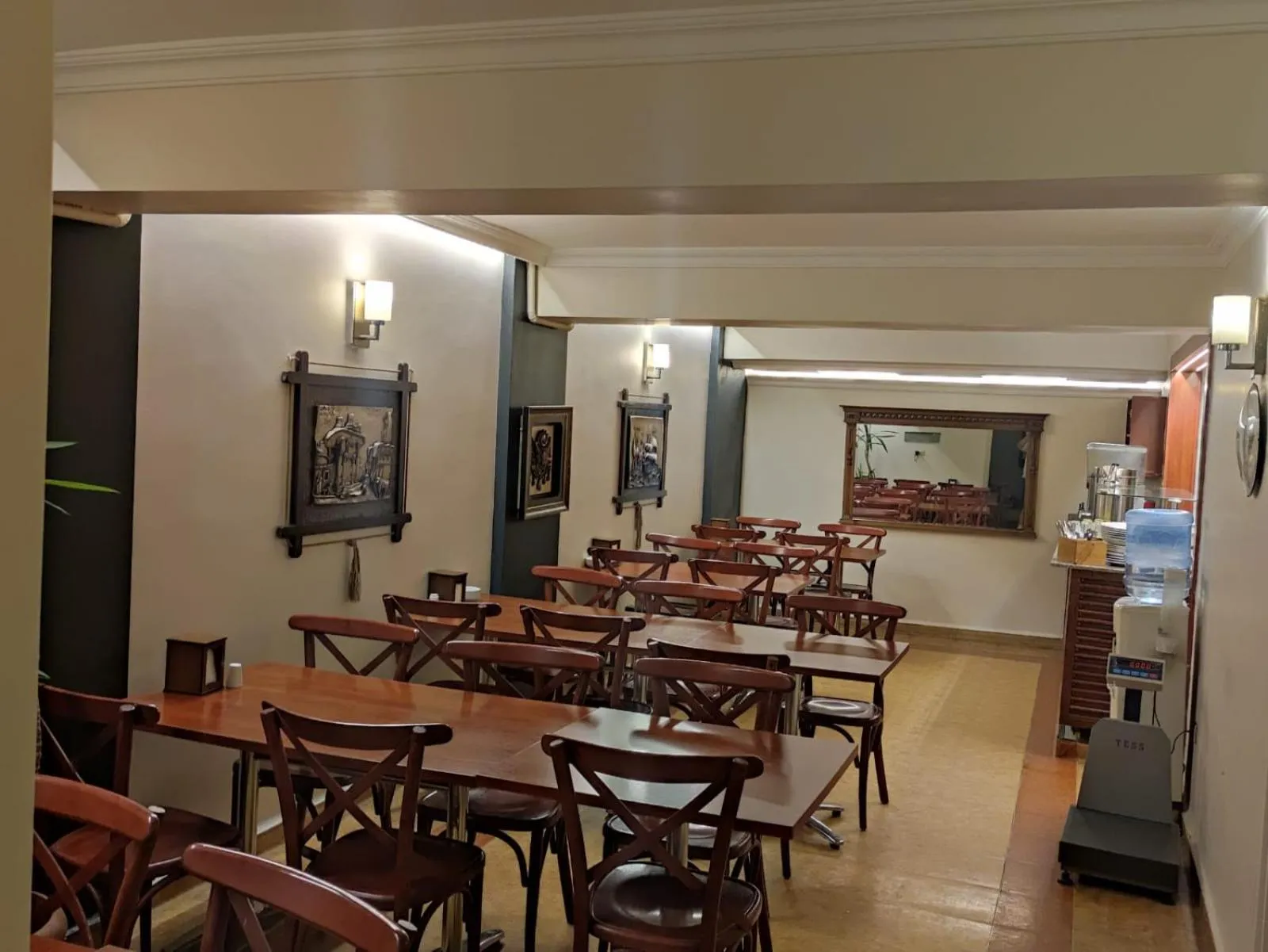 Restaurant/places to eat in Hotel Nayla