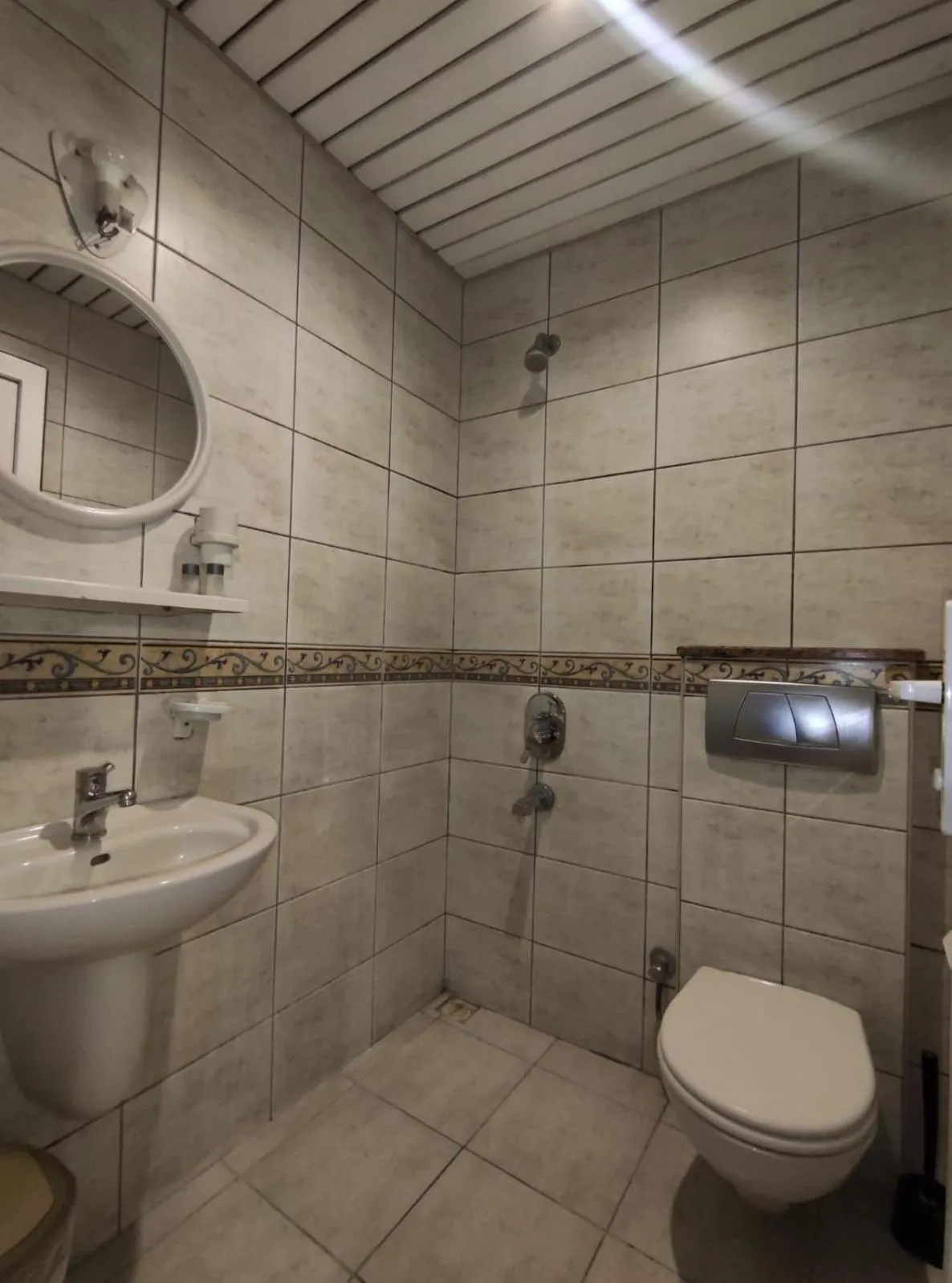 Shower in Hotel Nayla