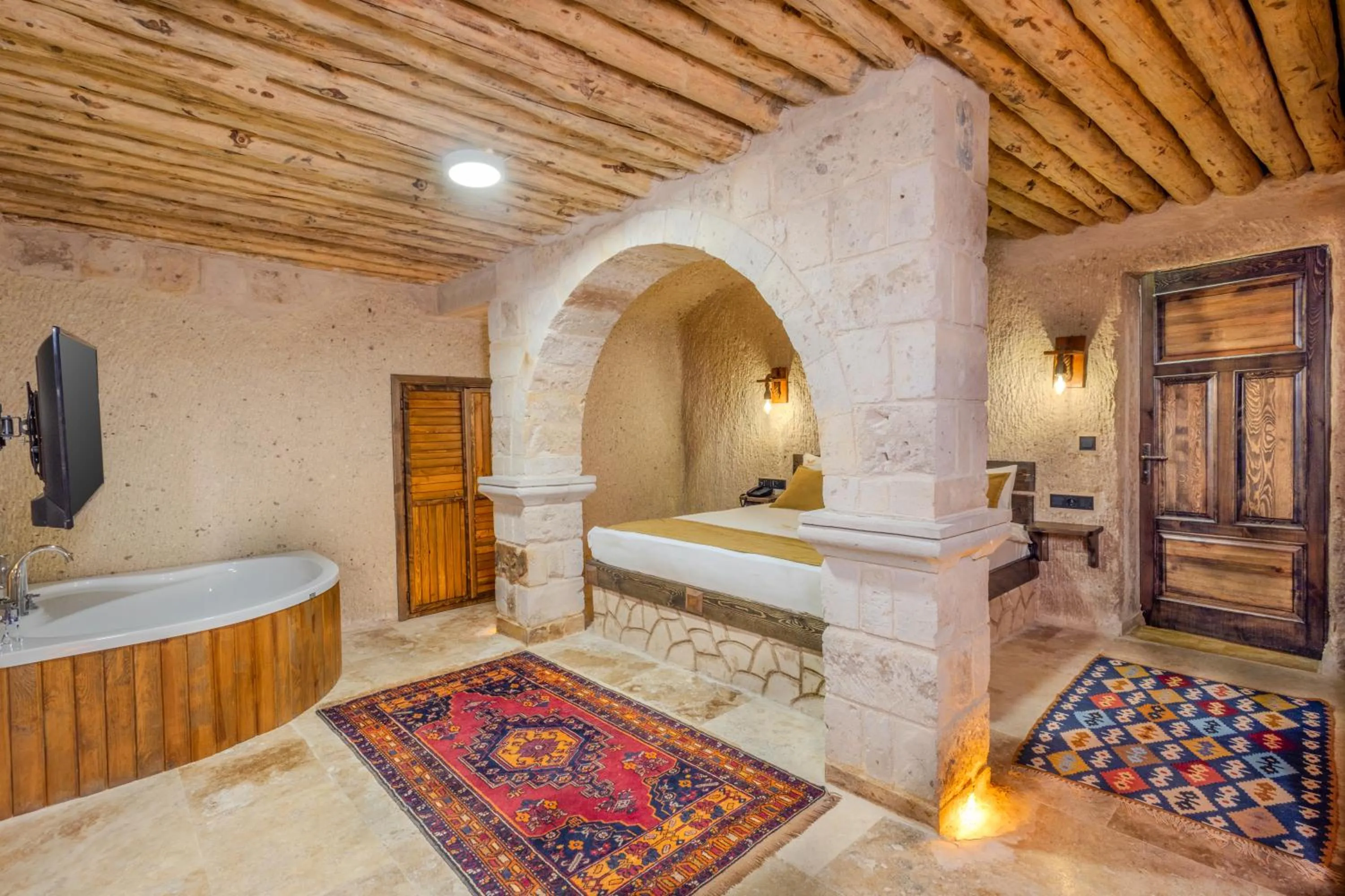 Hot Tub in Angel View Suites