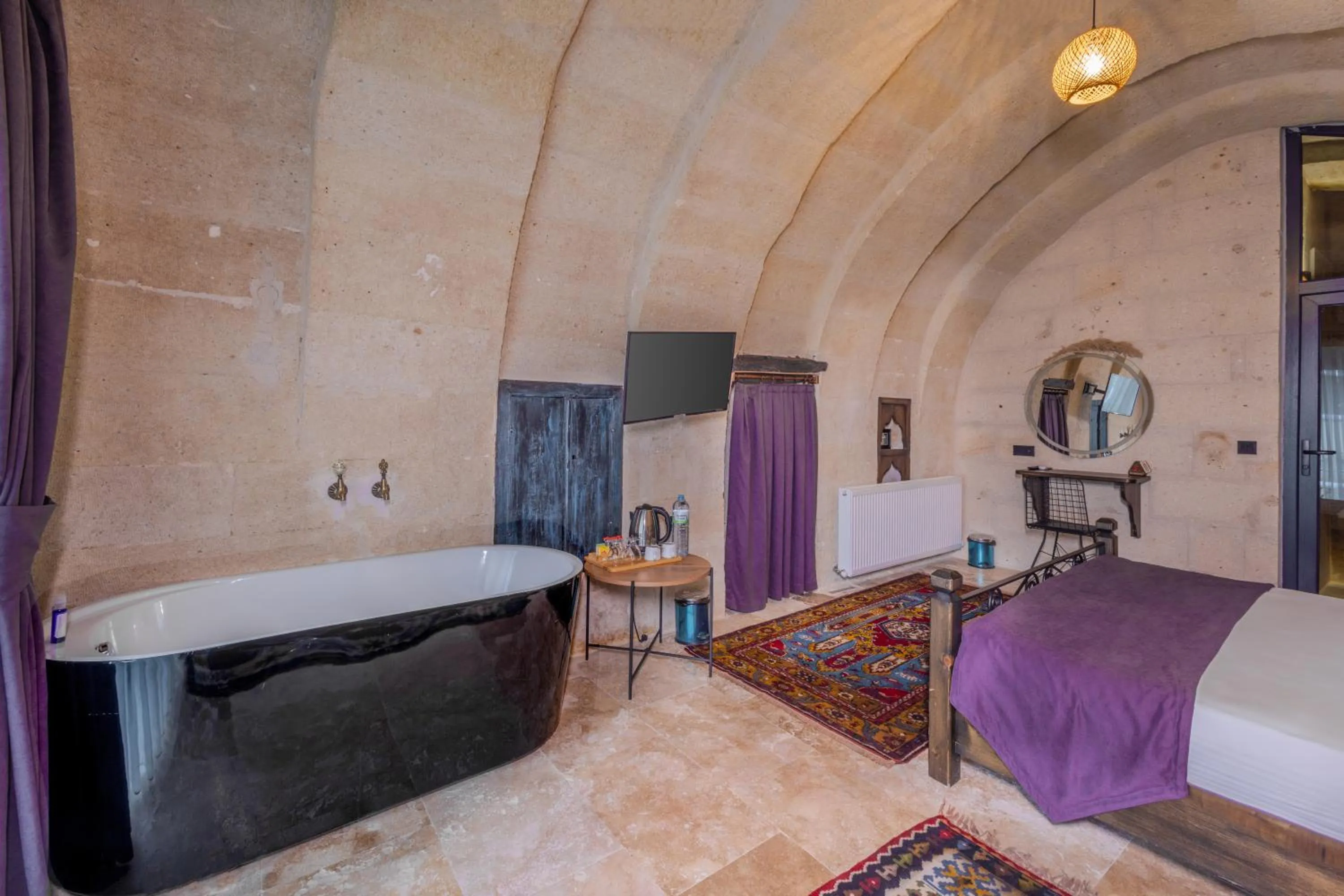 Bath, Bed in Angel View Suites