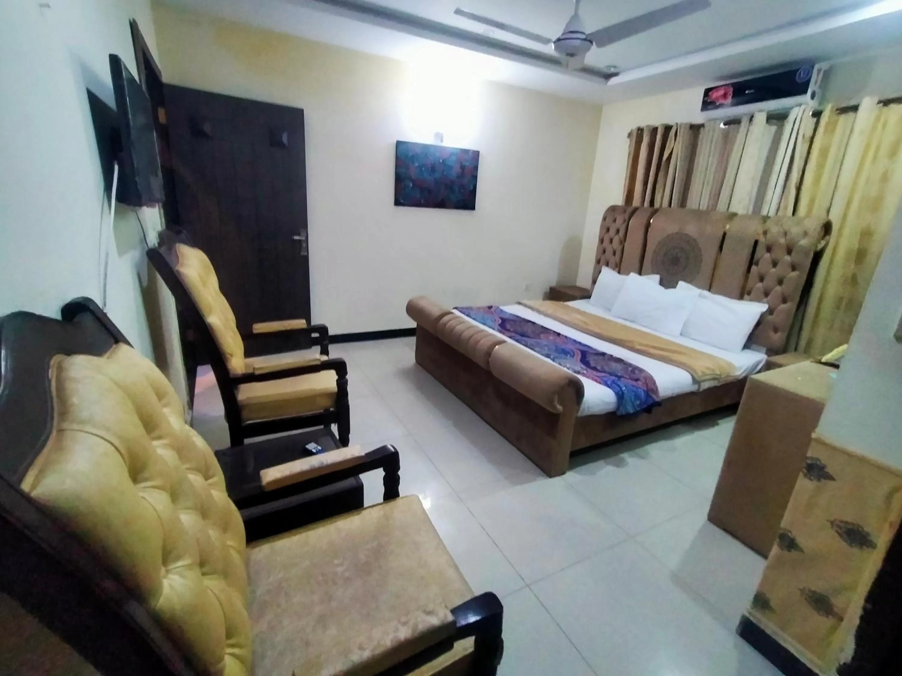 Bed in Peridot Vacation Inn, Bahria