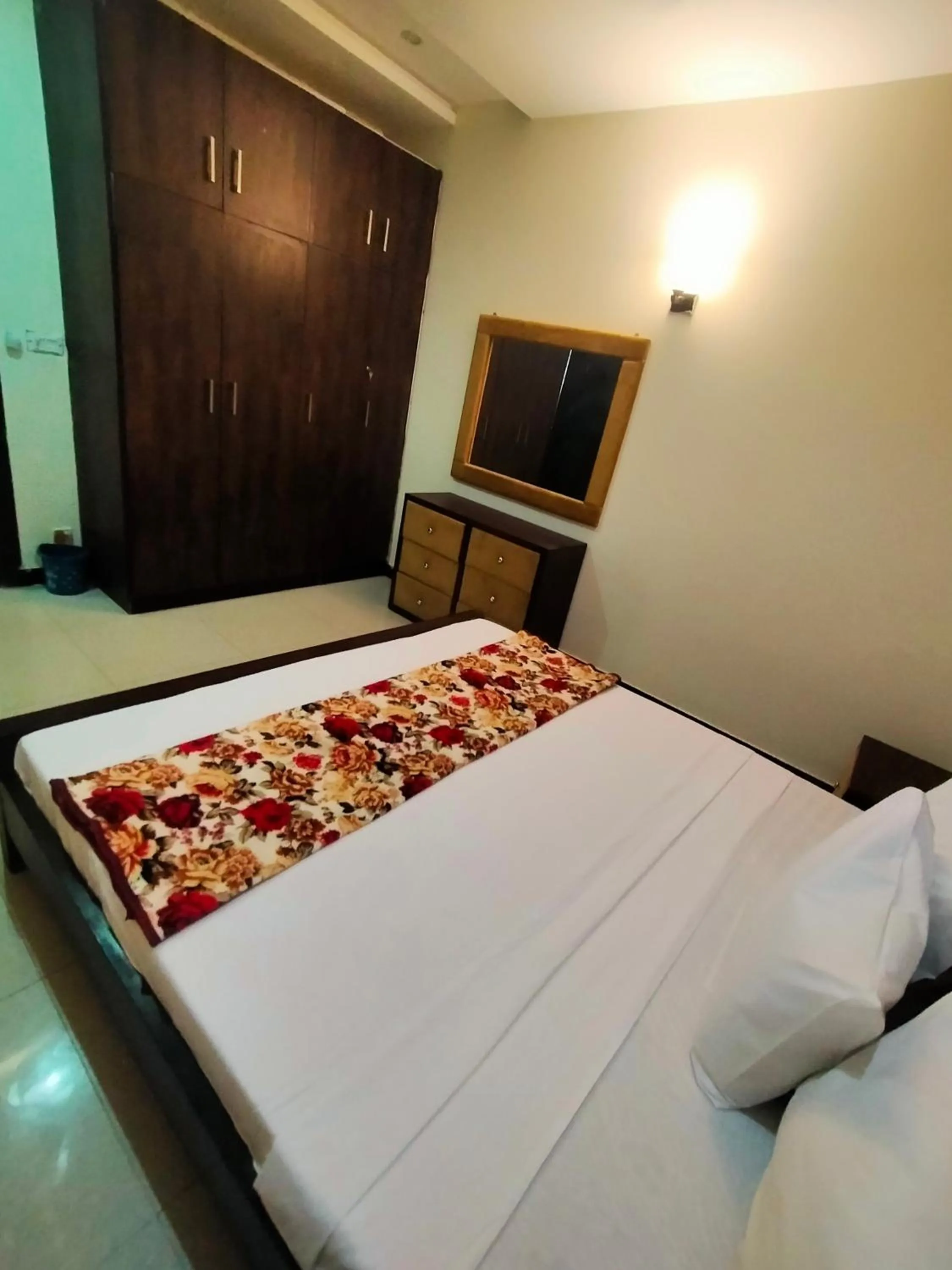 Bed in Peridot Vacation Inn, Bahria
