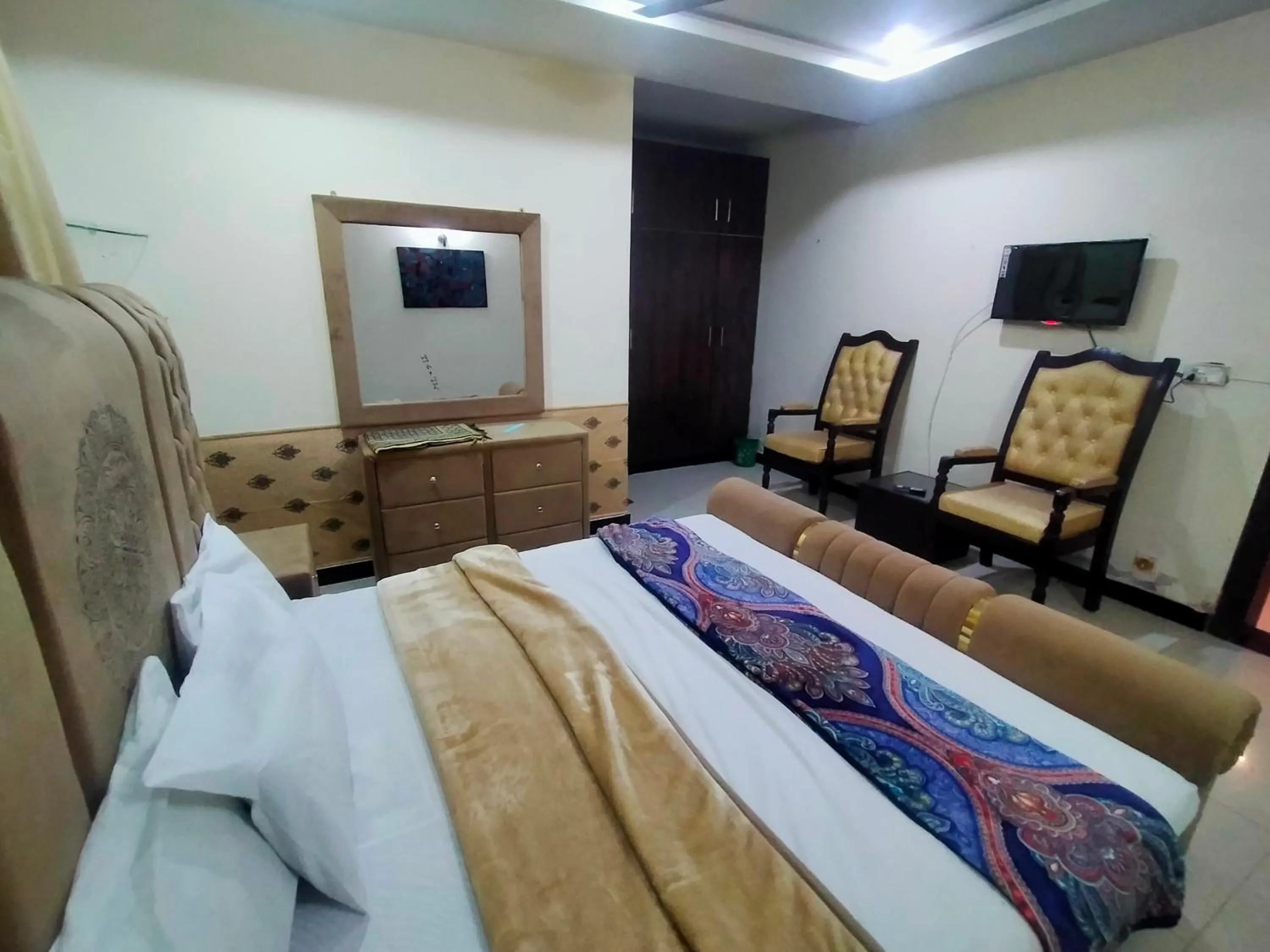 Bed in Peridot Vacation Inn, Bahria