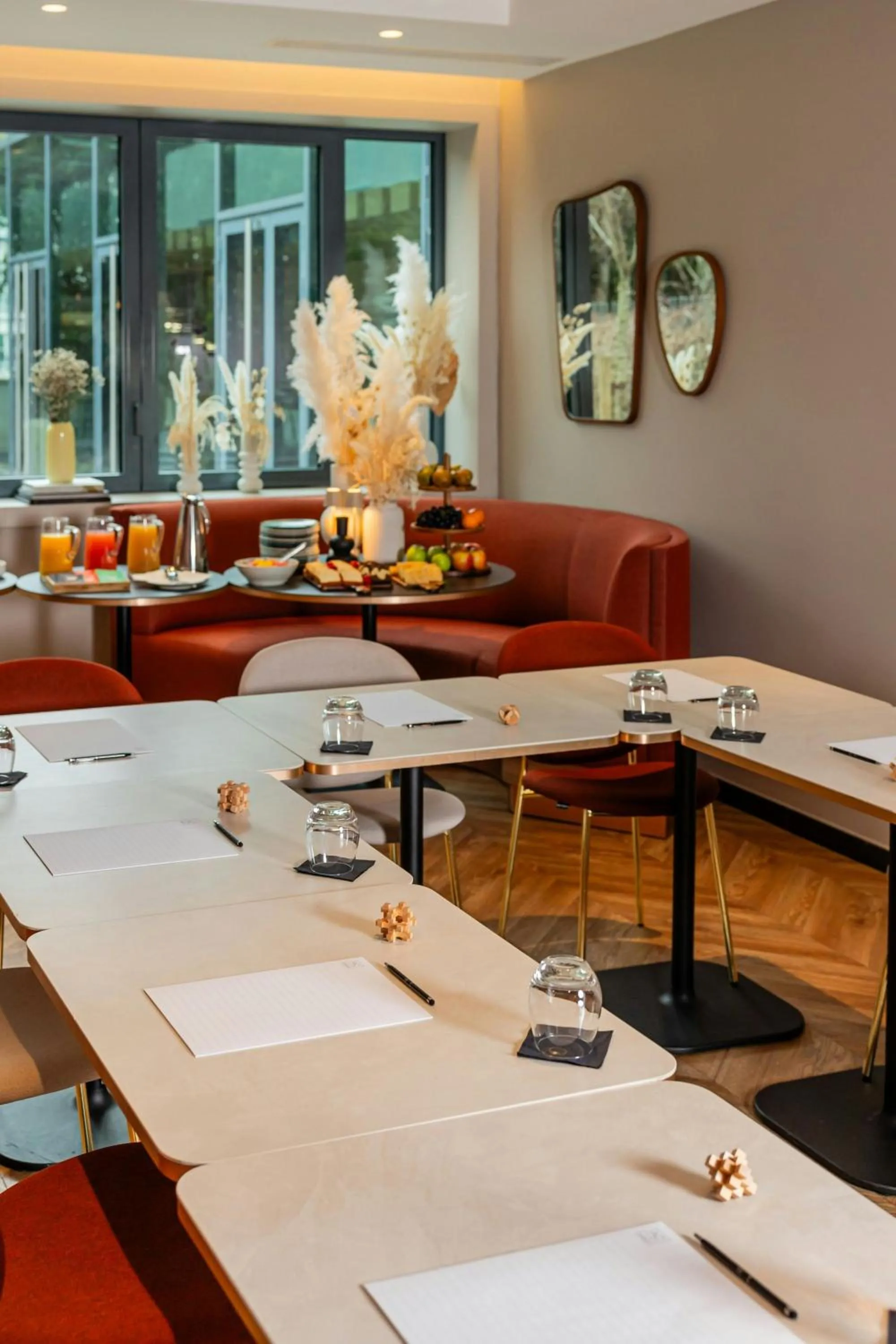 Meeting/conference room in AC Hotel Paris Porte Maillot by Marriott