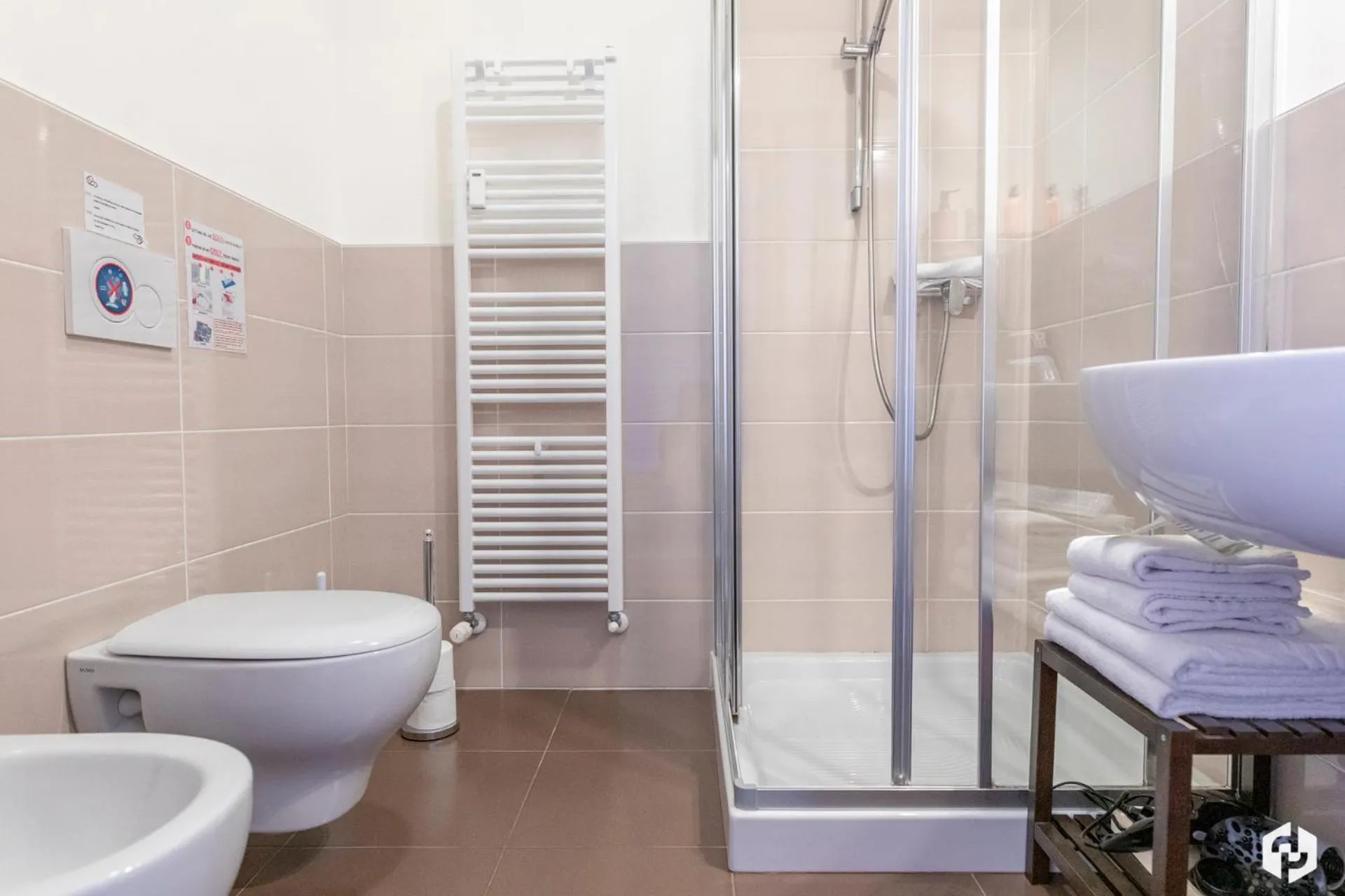 Shower in Daydreaming House