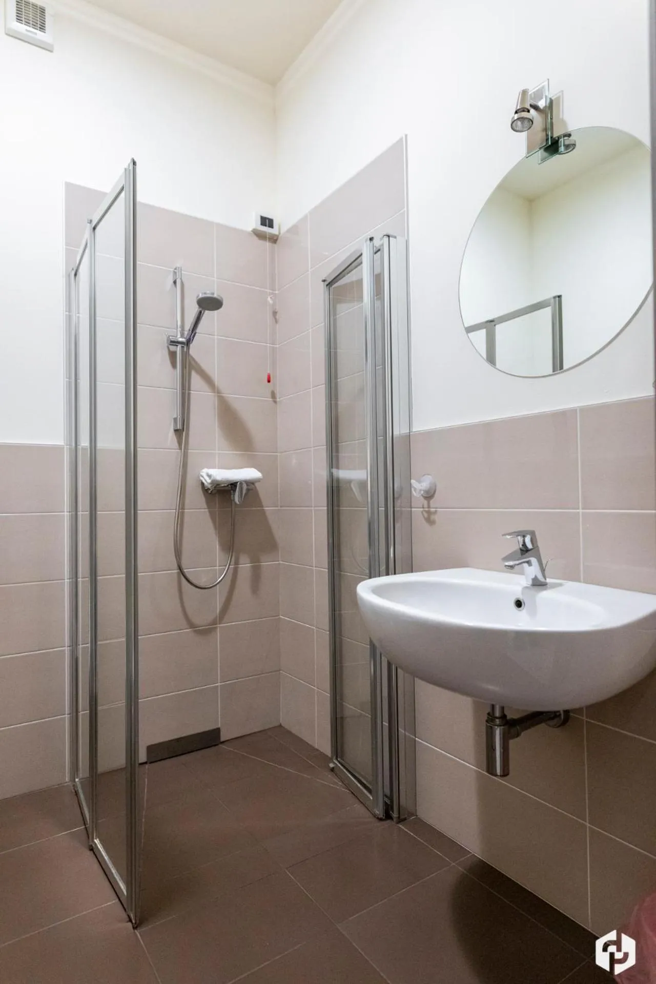 Shower in Daydreaming House