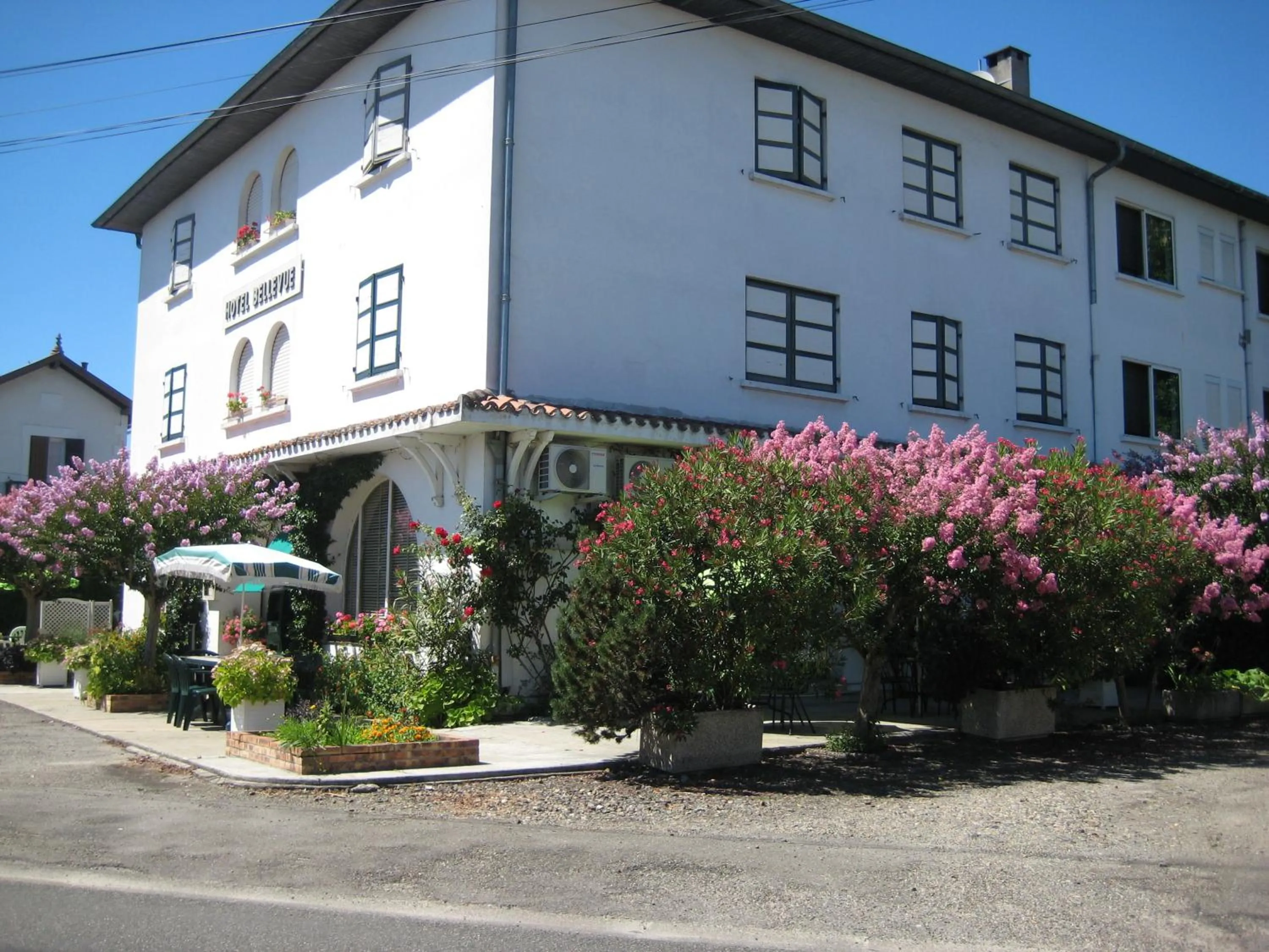Facade/entrance in Hotel Bellevue de tradition familiale