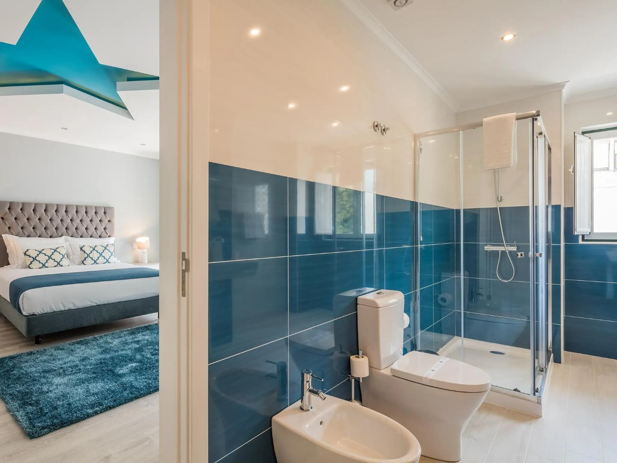 Shower, Bed in Vila Garden Guesthouse