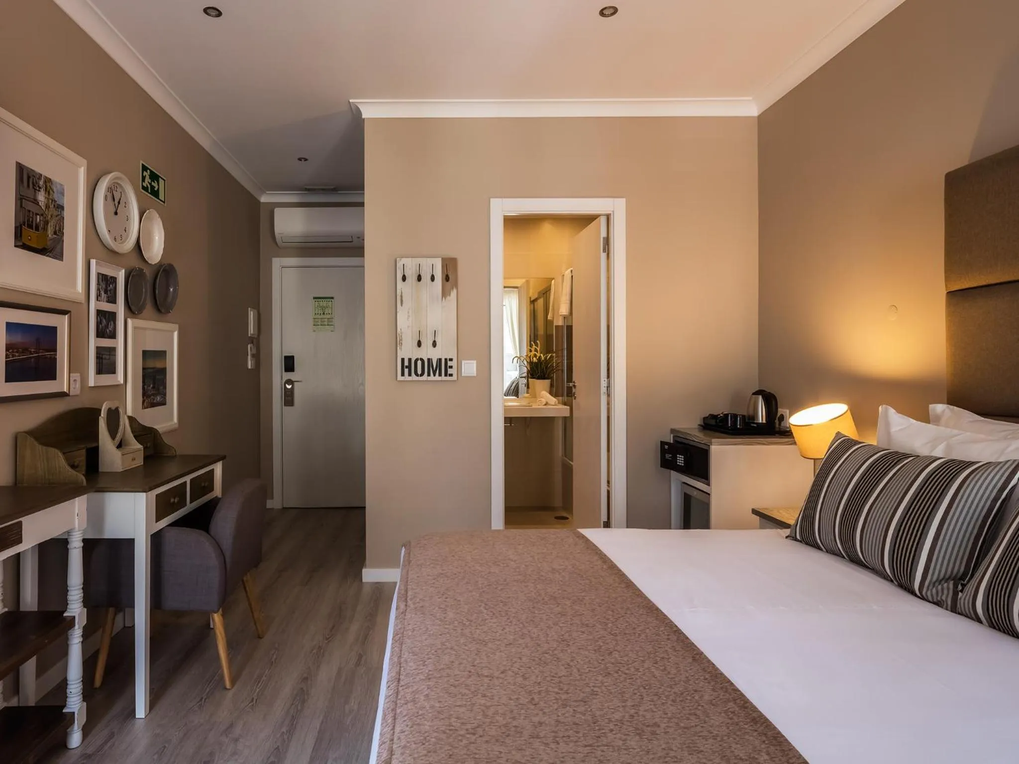 Bedroom, Bed in Vila Garden Guesthouse