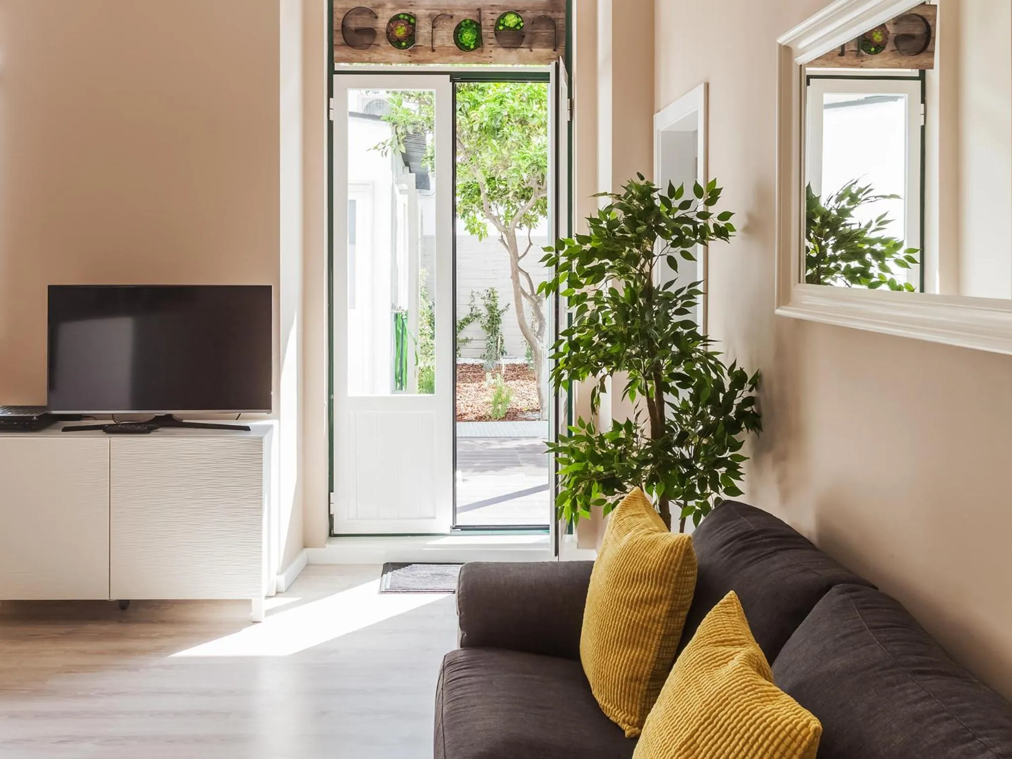 Lobby or reception in Vila Garden Guesthouse