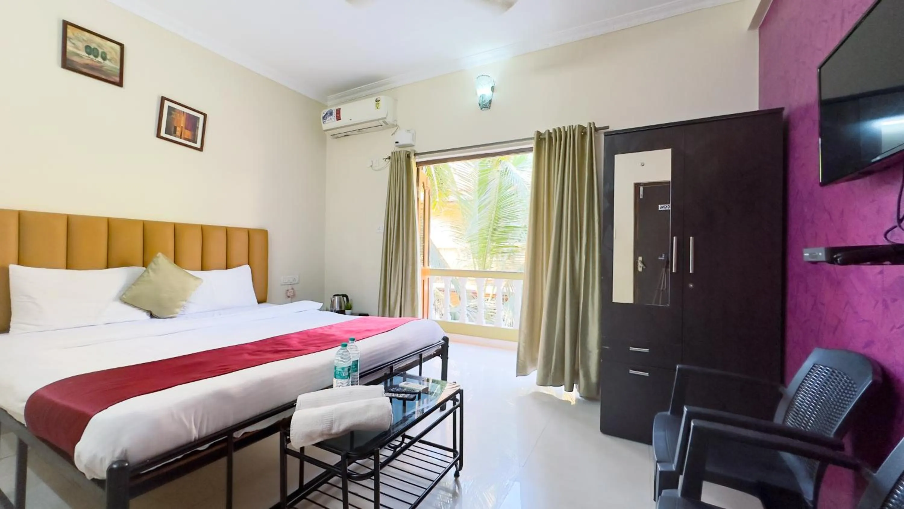 Bed in Hotel Leela Inn Candolim