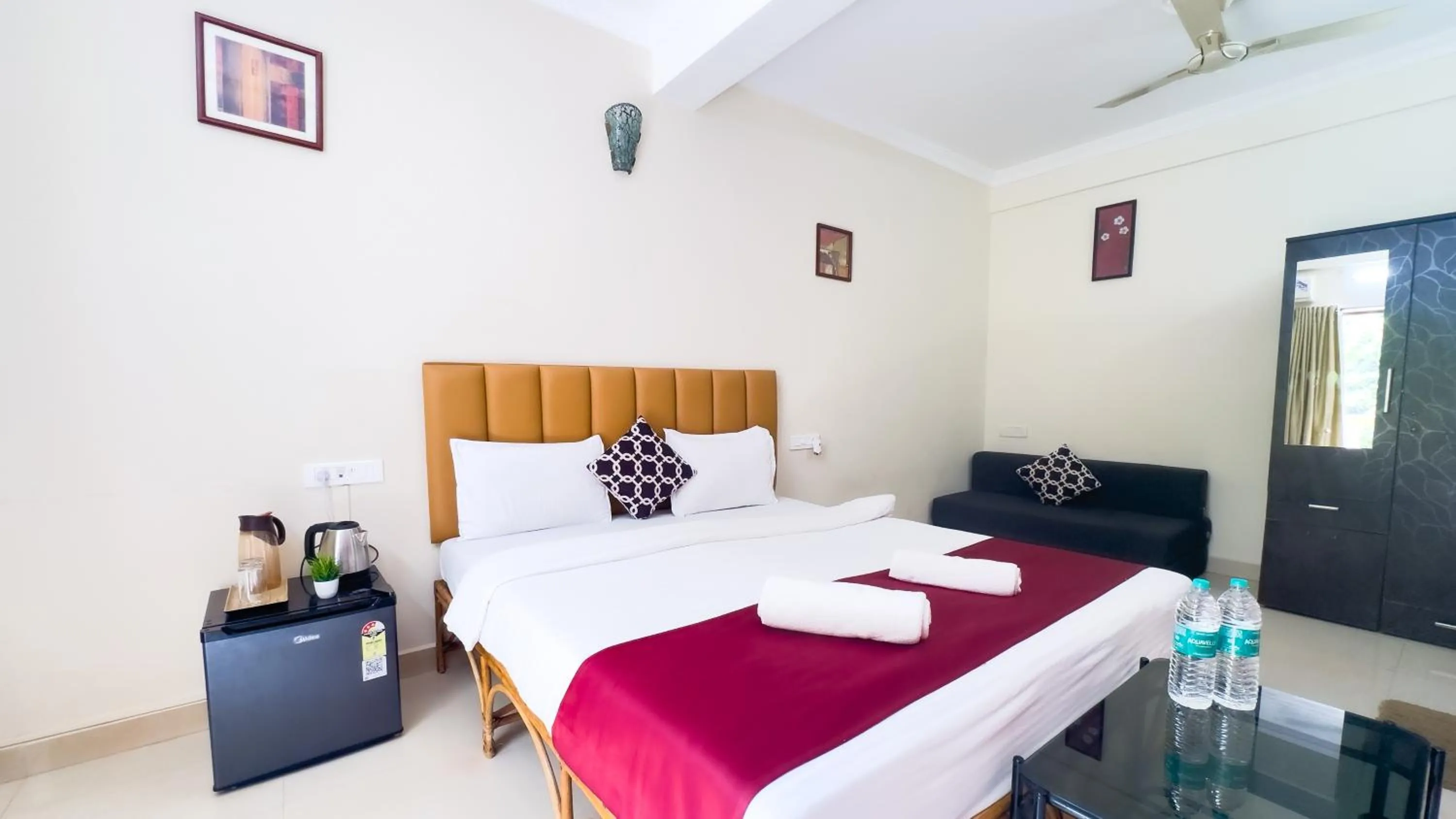 Bed in Hotel Leela Inn Candolim