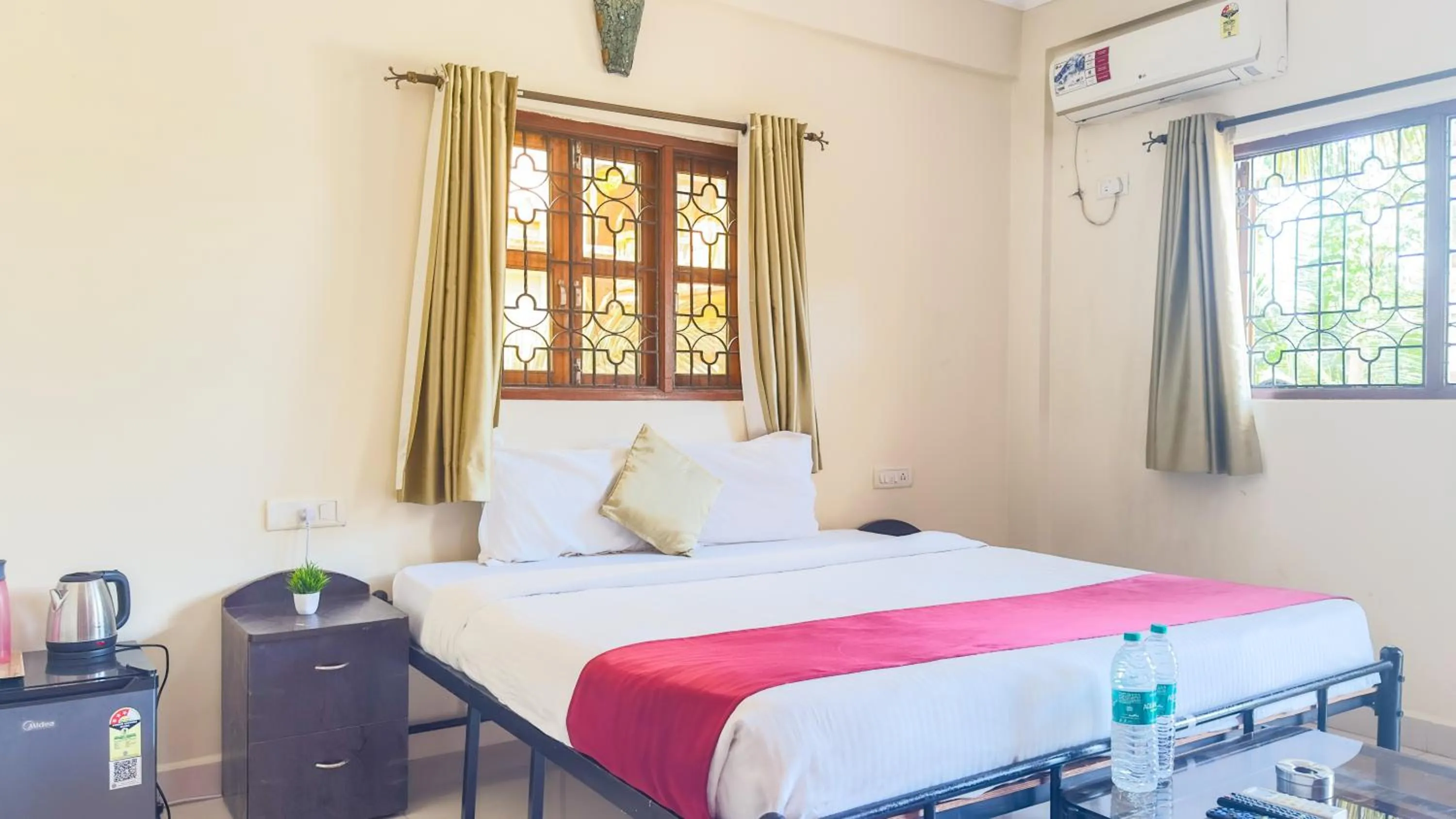 Bedroom, Bed in Hotel Leela Inn Candolim