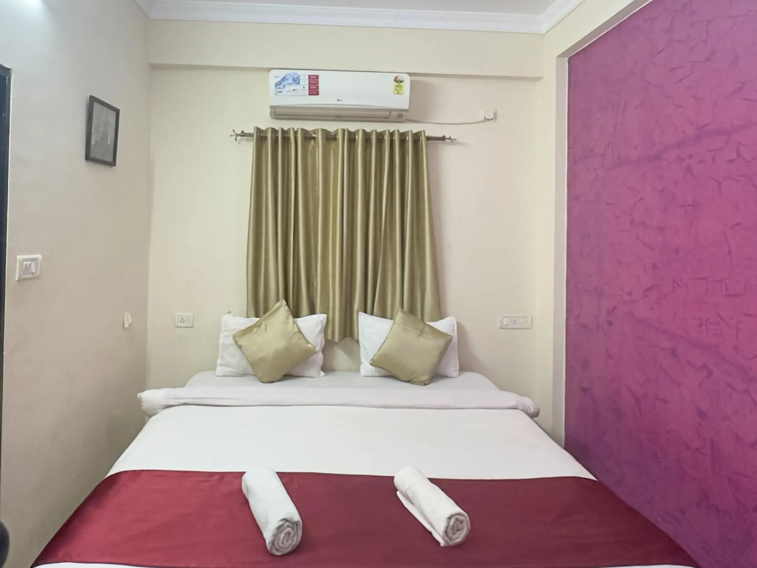 Bed in Hotel Leela Inn Candolim