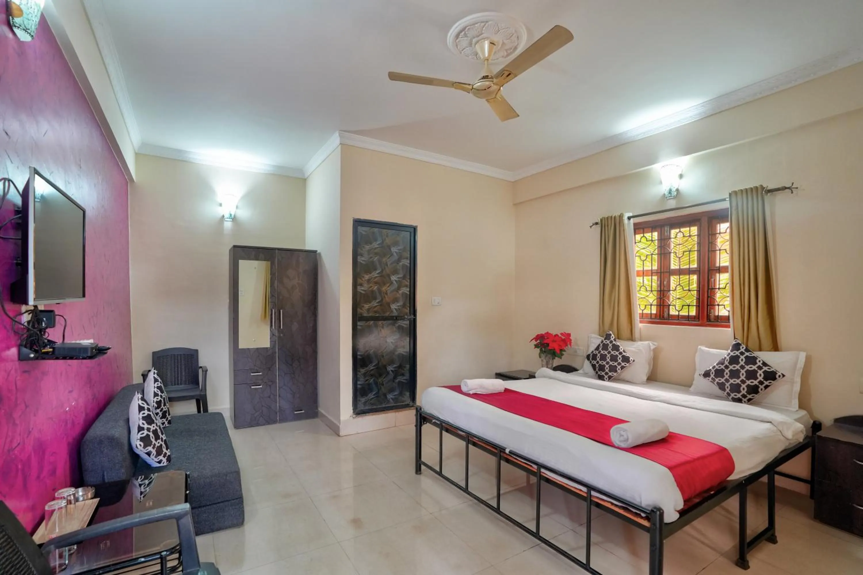 Bedroom, Bed in Hotel Leela Inn Candolim