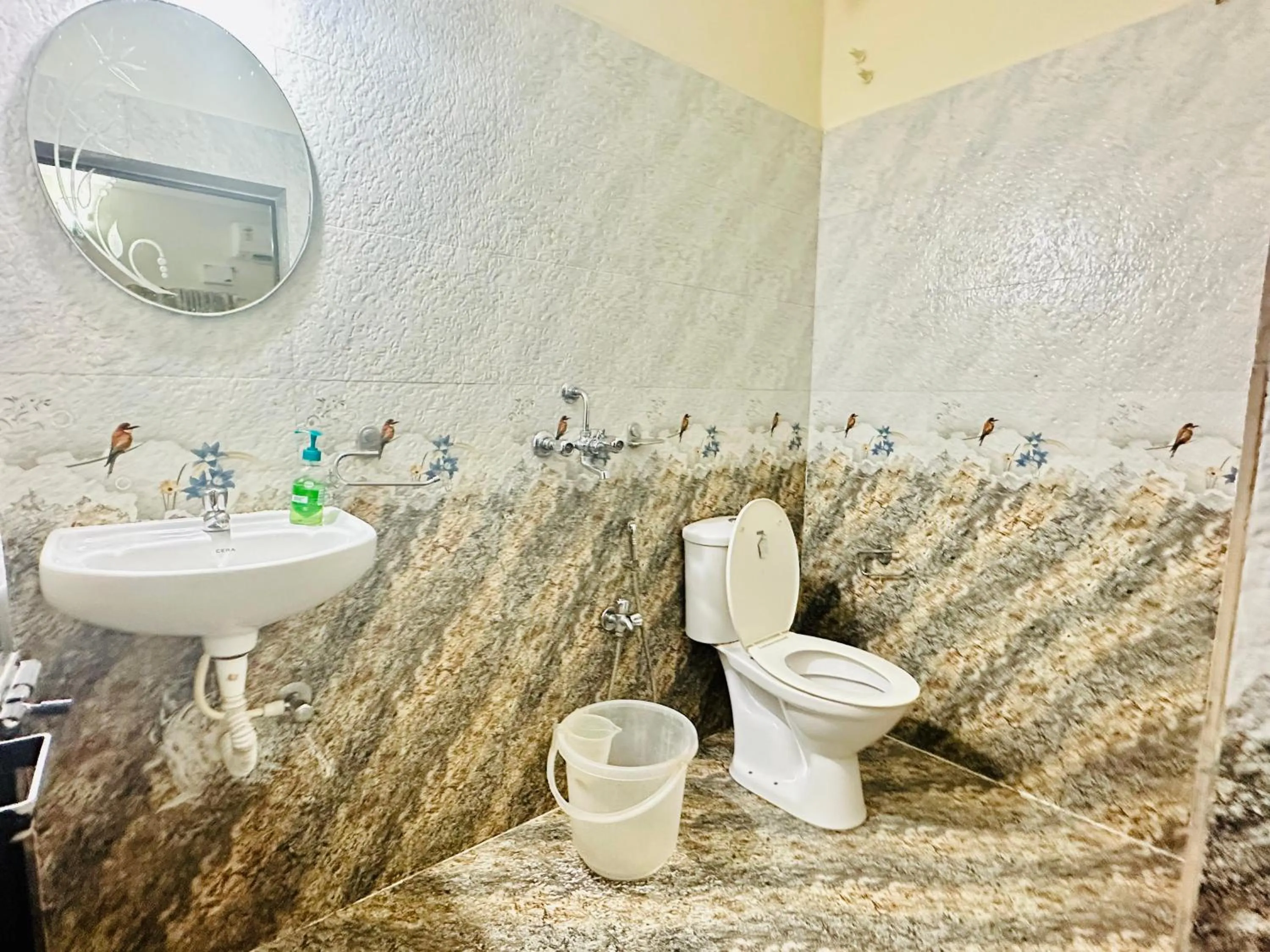 Shower in Hotel Leela Inn Candolim