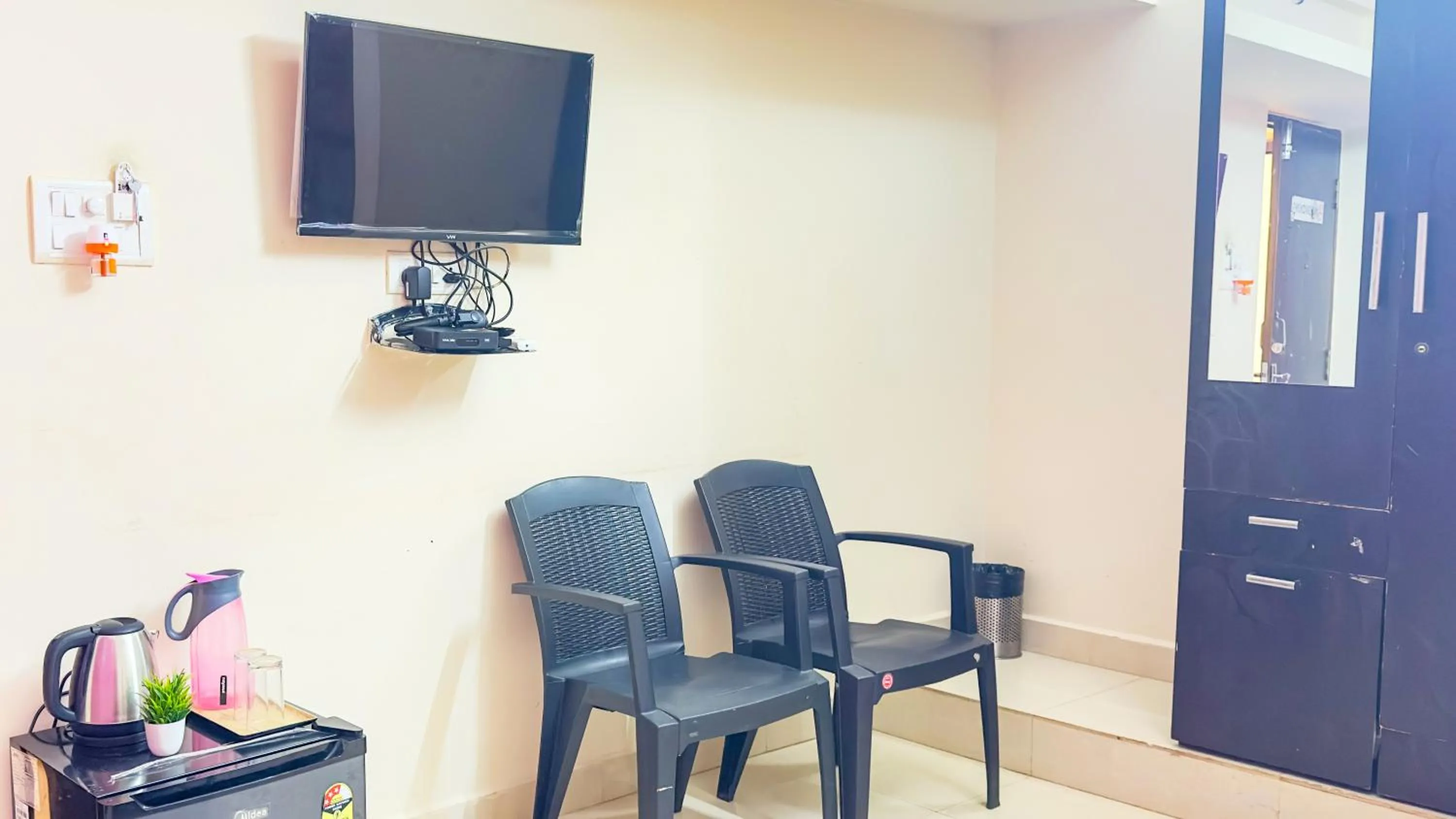 Photo of the whole room in Hotel Leela Inn Candolim