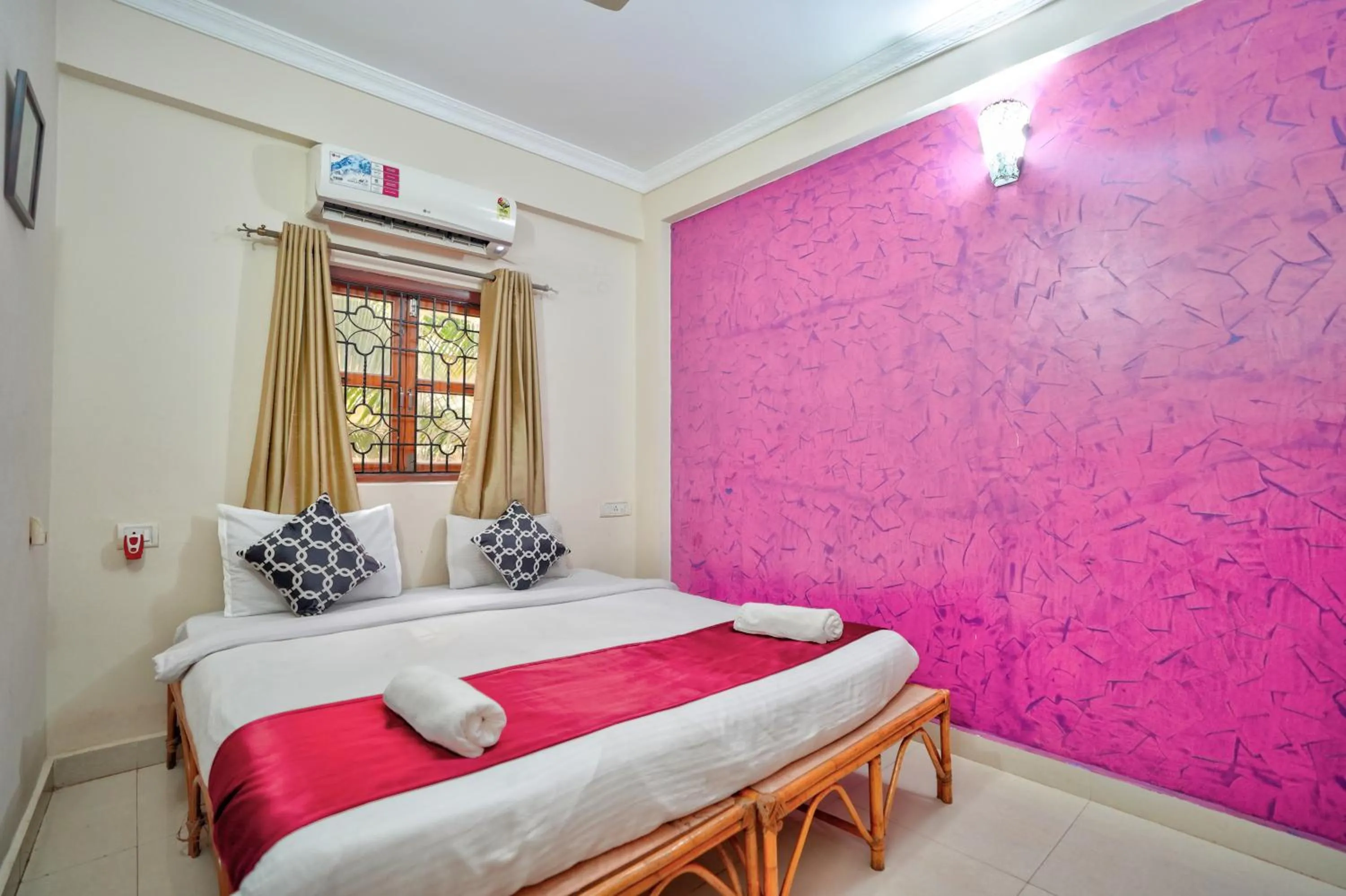 Bedroom, Bed in Hotel Leela Inn Candolim