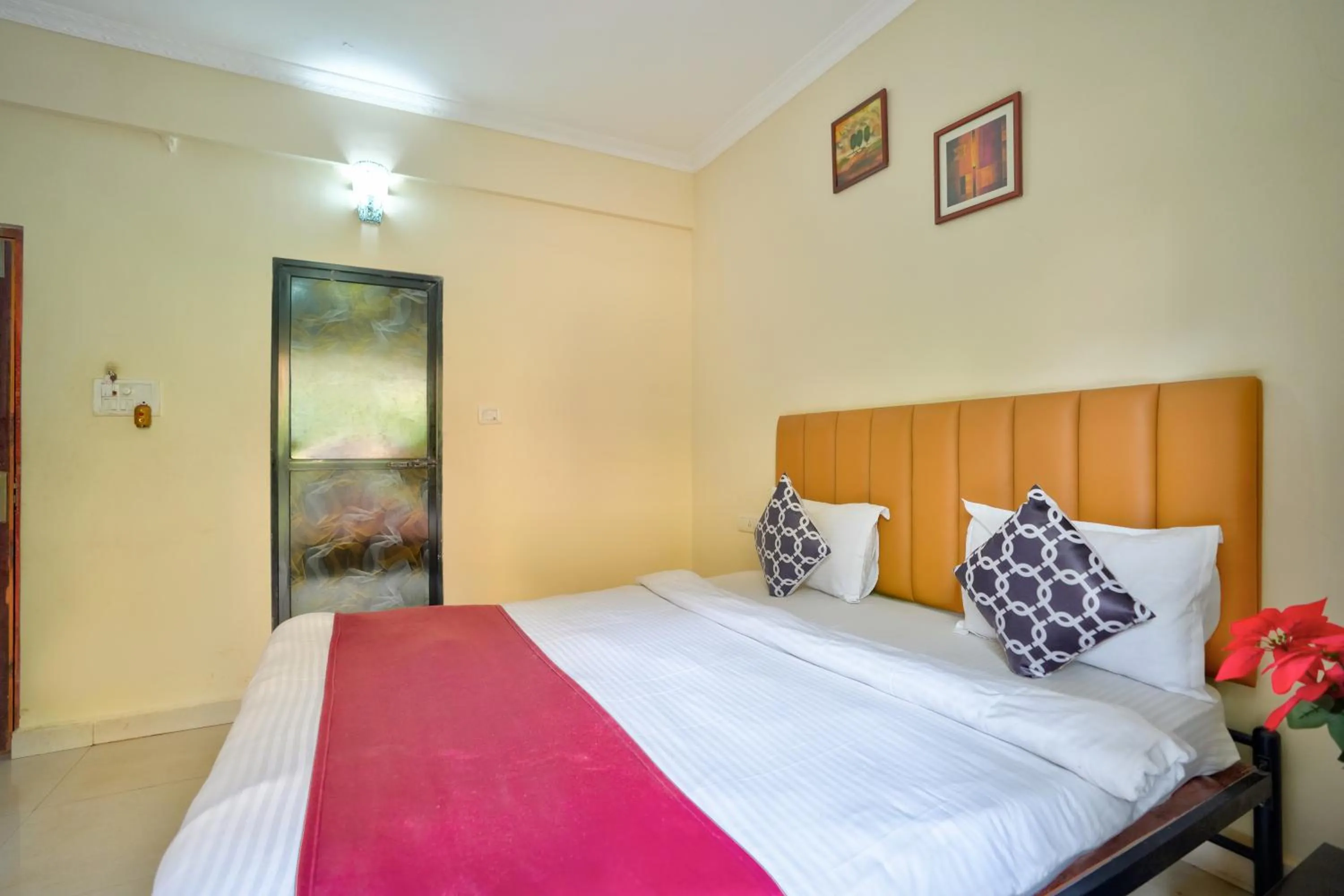 Bedroom, Bed in Hotel Leela Inn Candolim