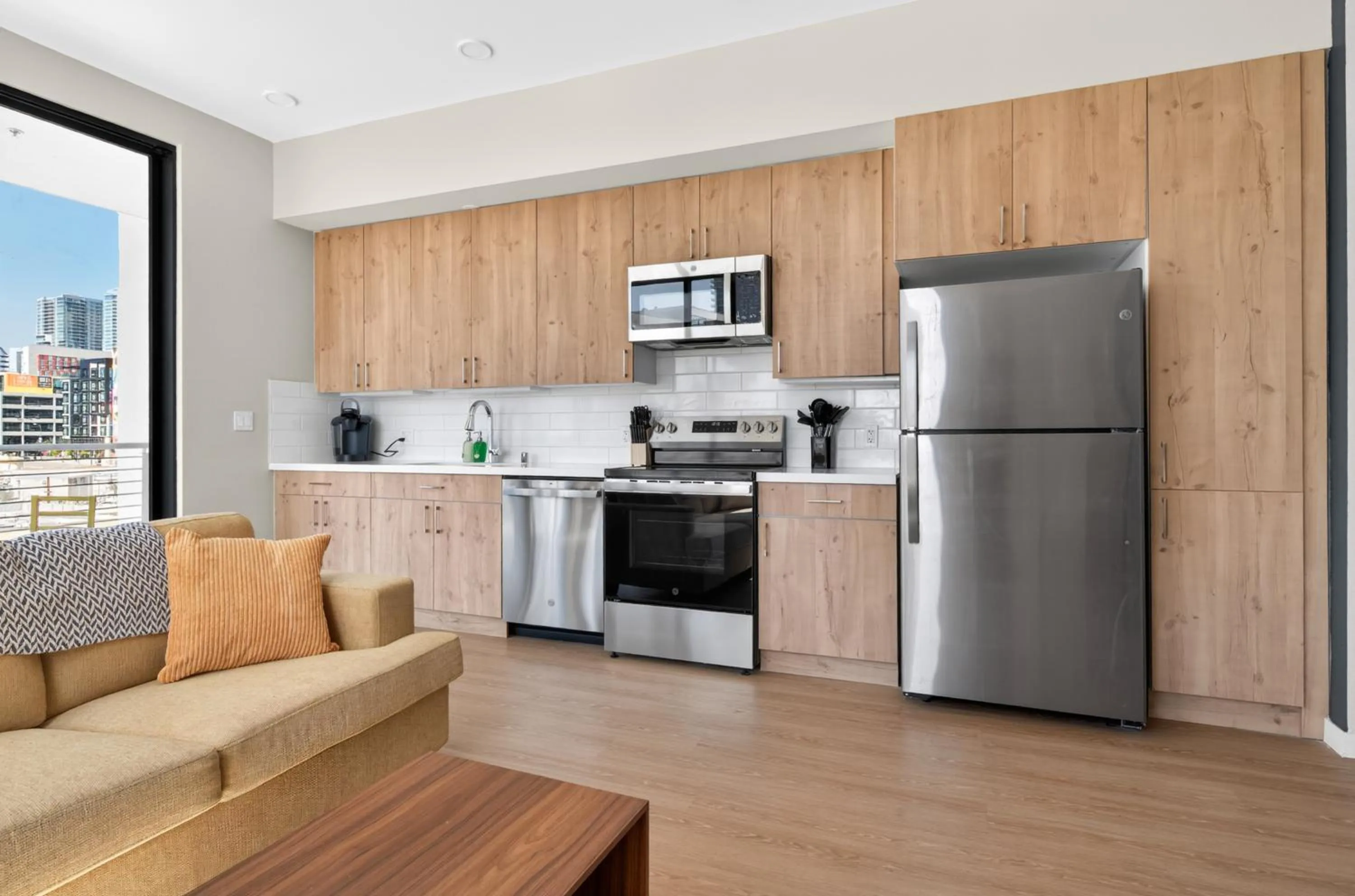 Modern Downtown Retreat Balcony Rooftop Views