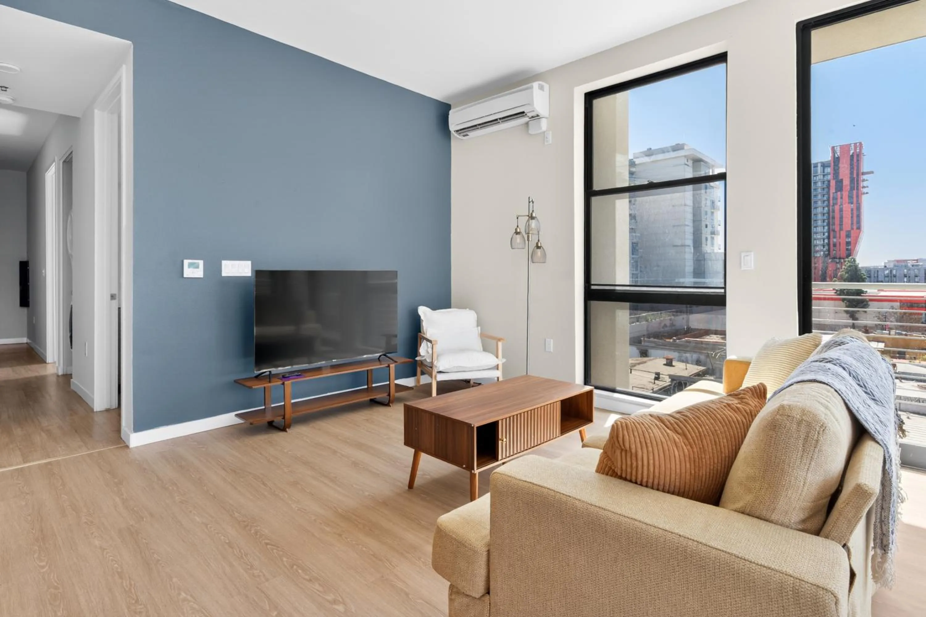 Modern Downtown Retreat Balcony Rooftop Views