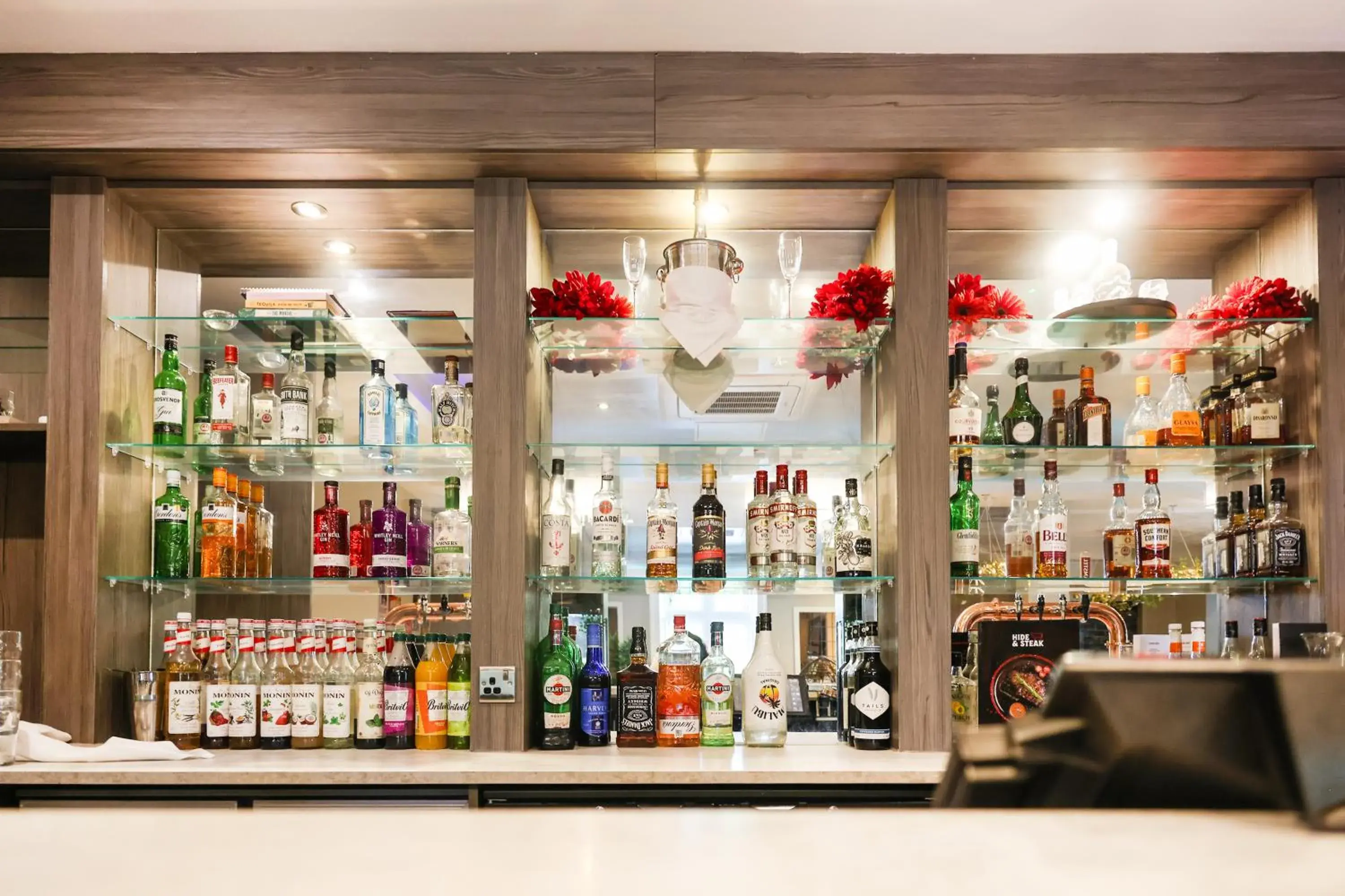 Lounge or bar in OYO Tong Park Hotel Lounge or bar in OYO Tong Park Hotel