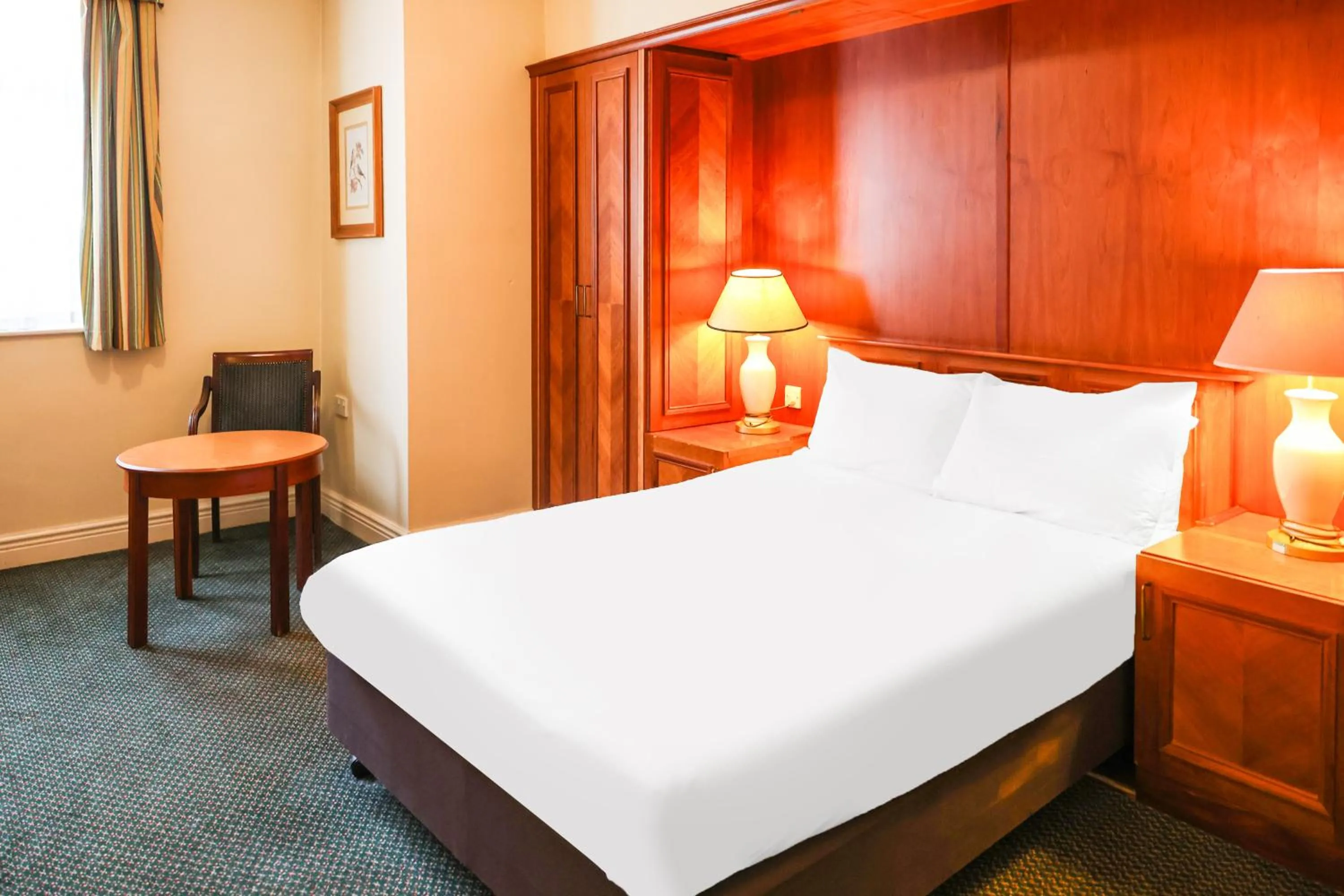 Bedroom, Bed in OYO Tong Park Hotel