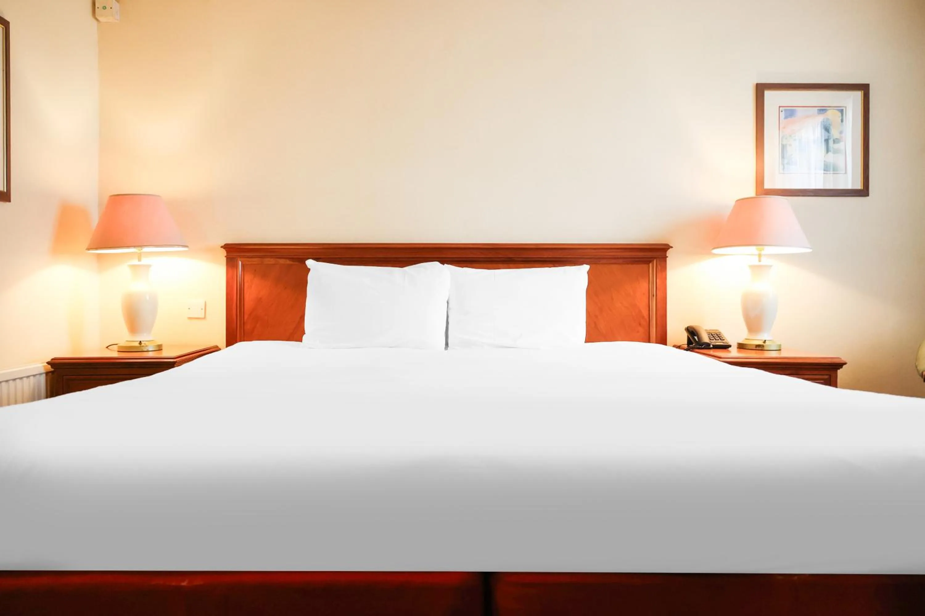 Photo of the whole room, Bed in OYO Tong Park Hotel