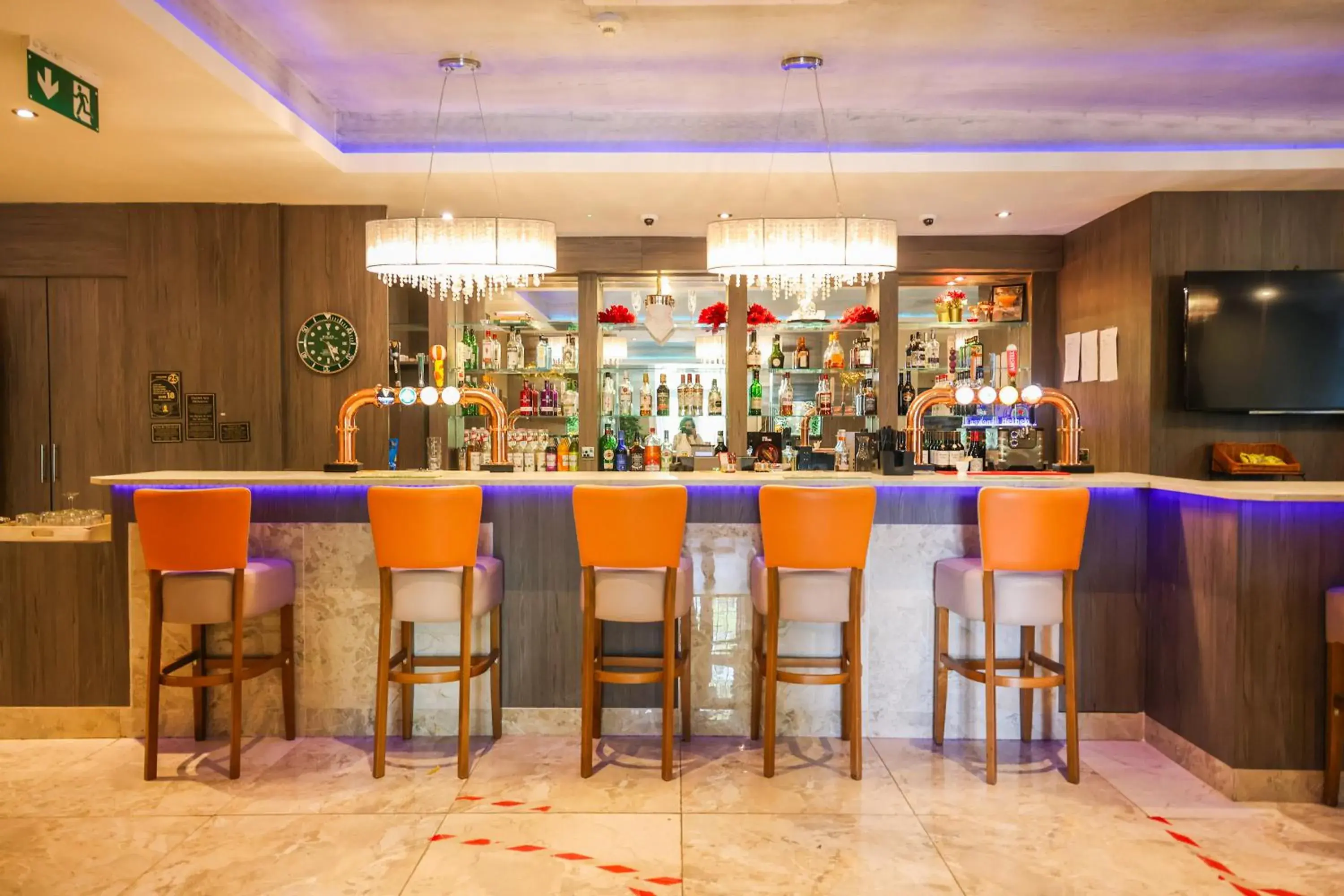 Lounge or bar in OYO Tong Park Hotel Lounge or bar in OYO Tong Park Hotel