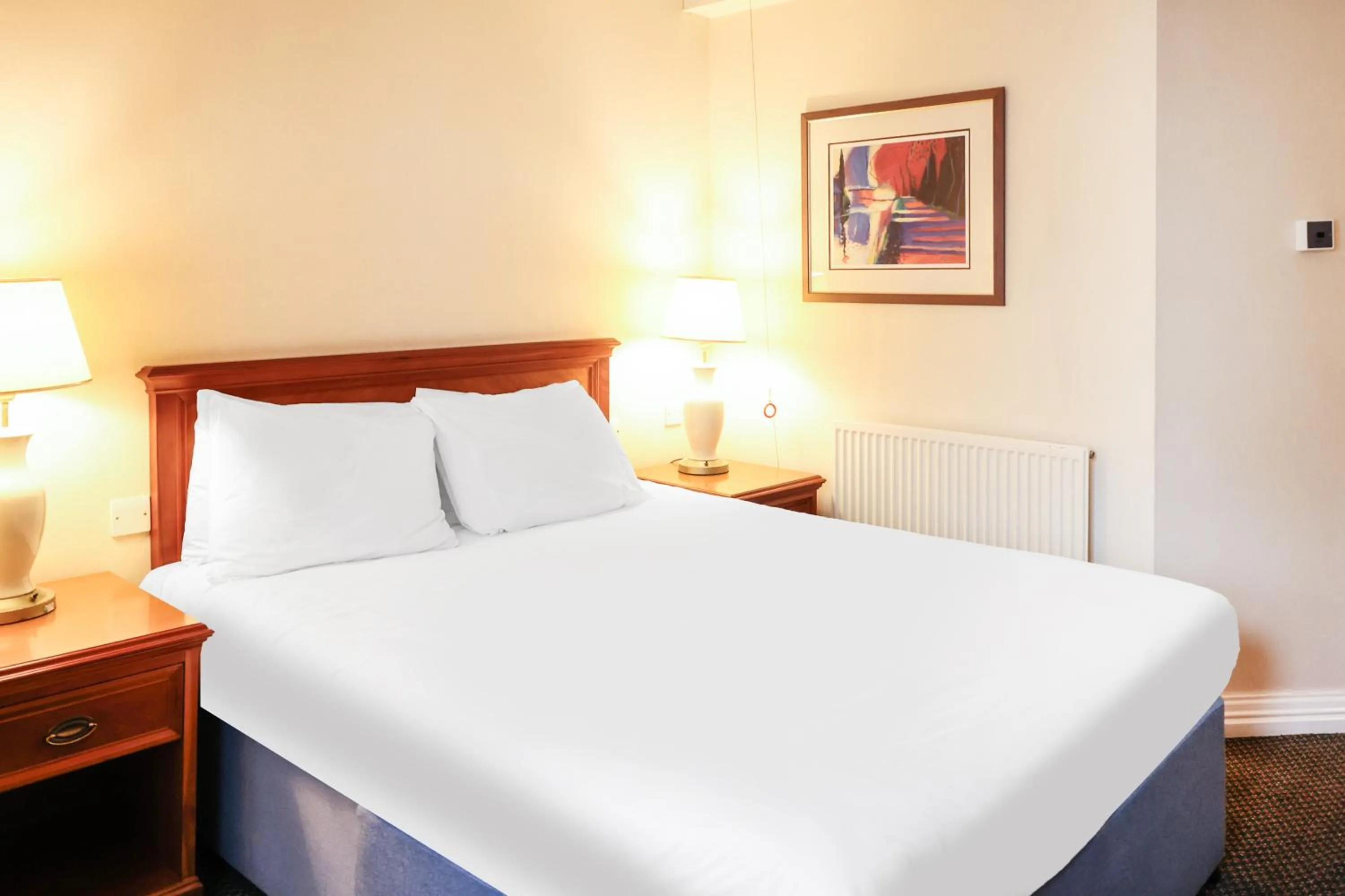 Photo of the whole room, Bed in OYO Tong Park Hotel