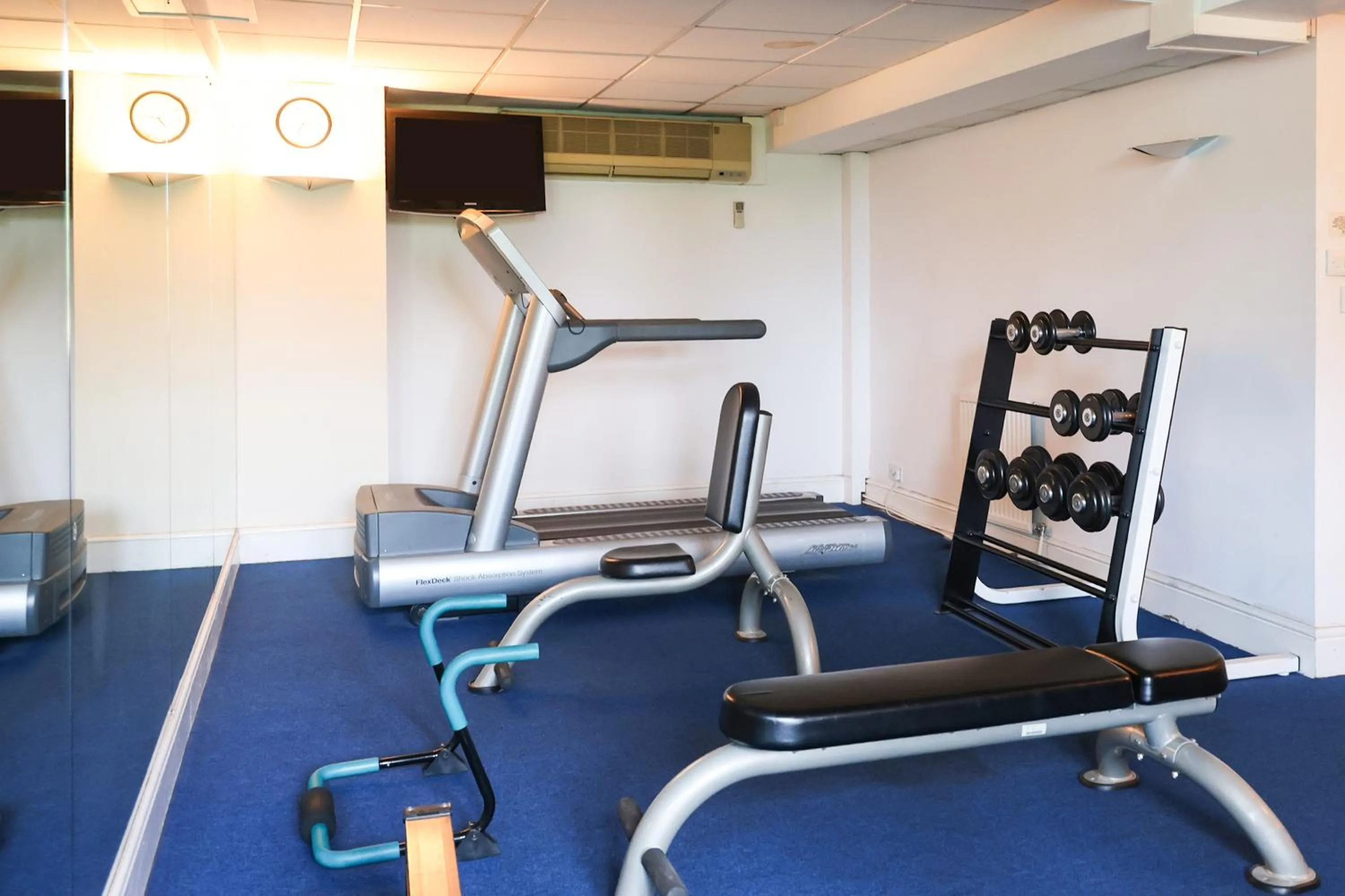 Fitness centre/facilities in OYO Tong Park Hotel