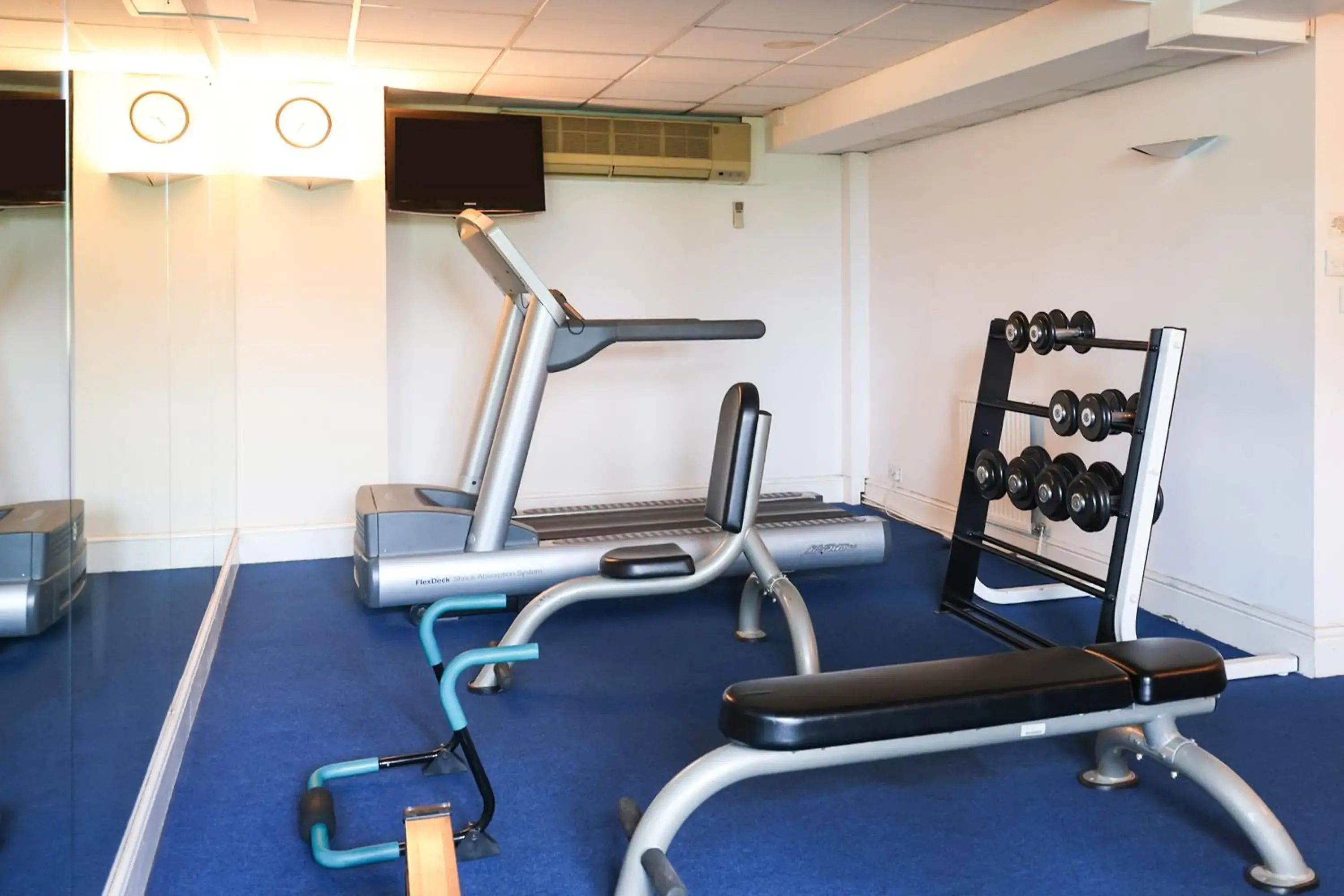 Fitness centre/facilities in OYO Tong Park Hotel Fitness centre/facilities in OYO Tong Park Hotel