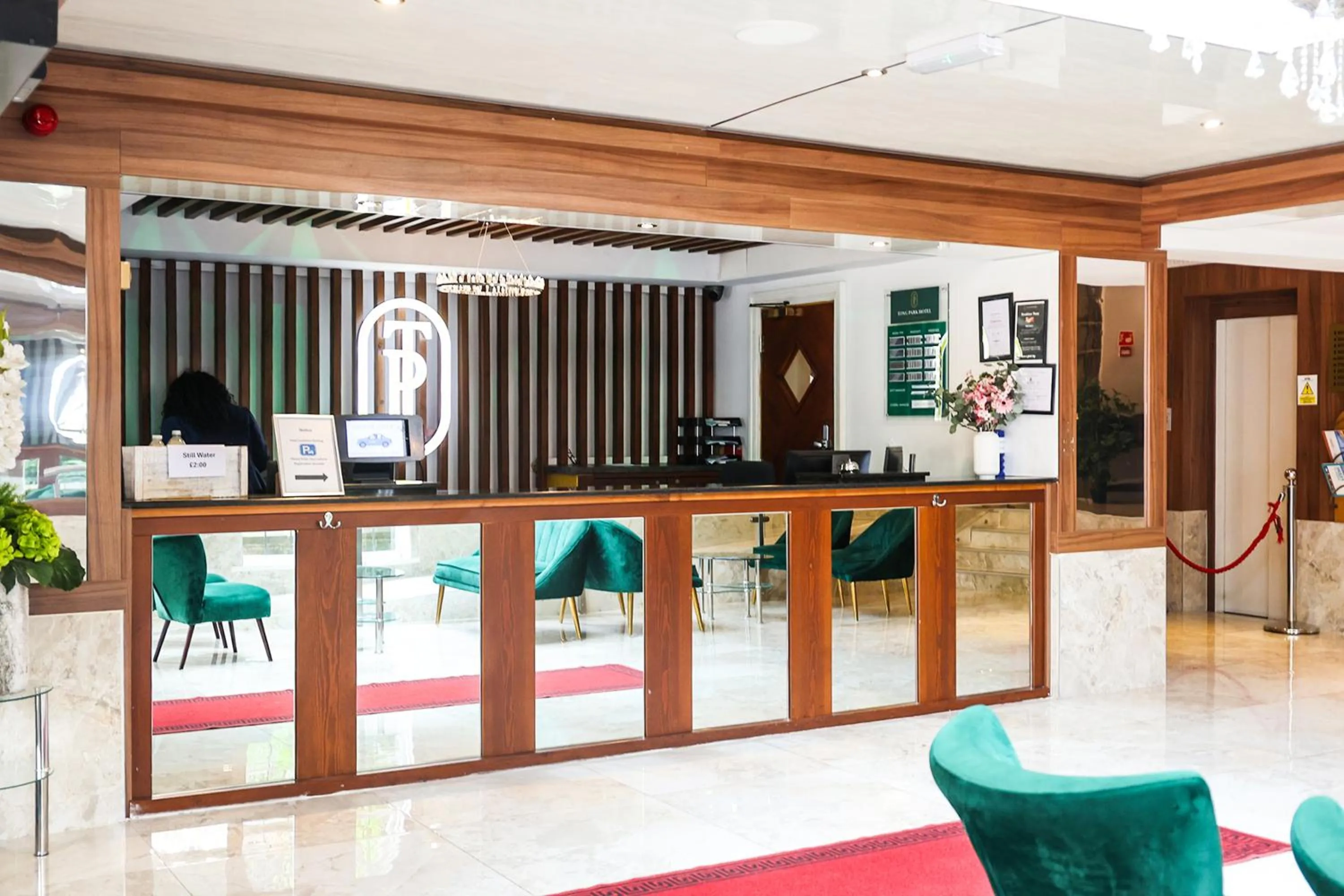 Lobby or reception in OYO Tong Park Hotel