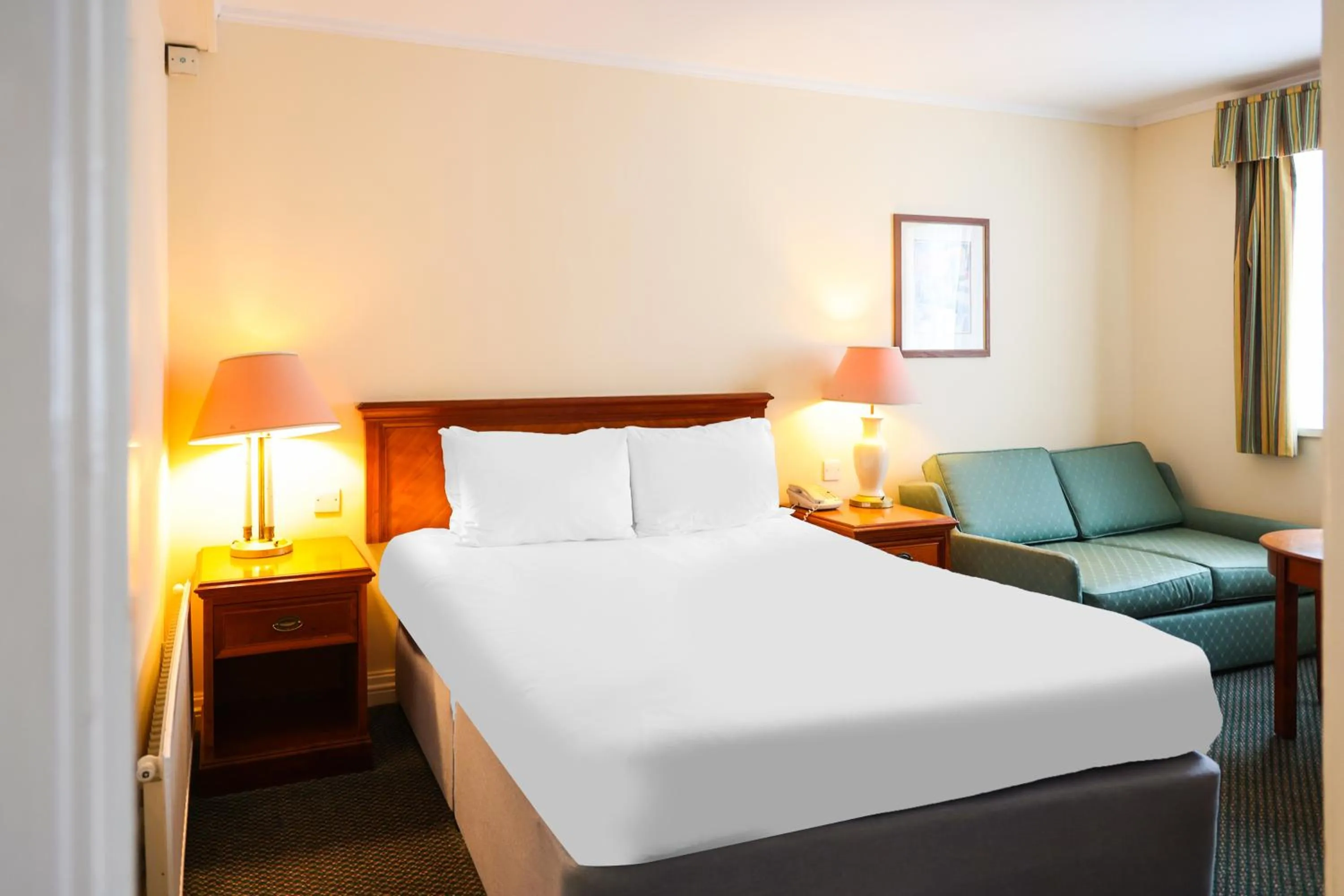 Bedroom, Bed in OYO Tong Park Hotel