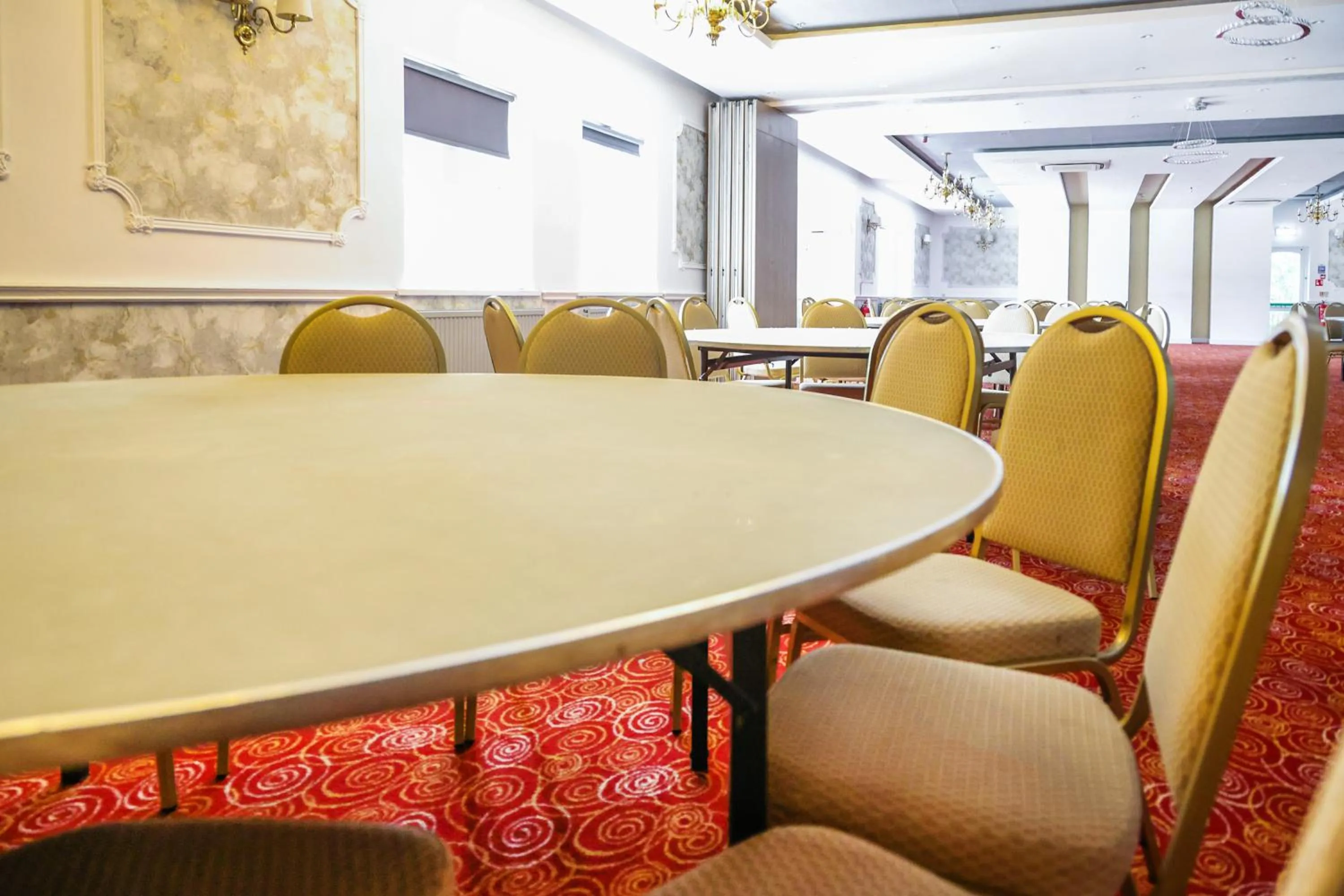 Seating area in OYO Tong Park Hotel
