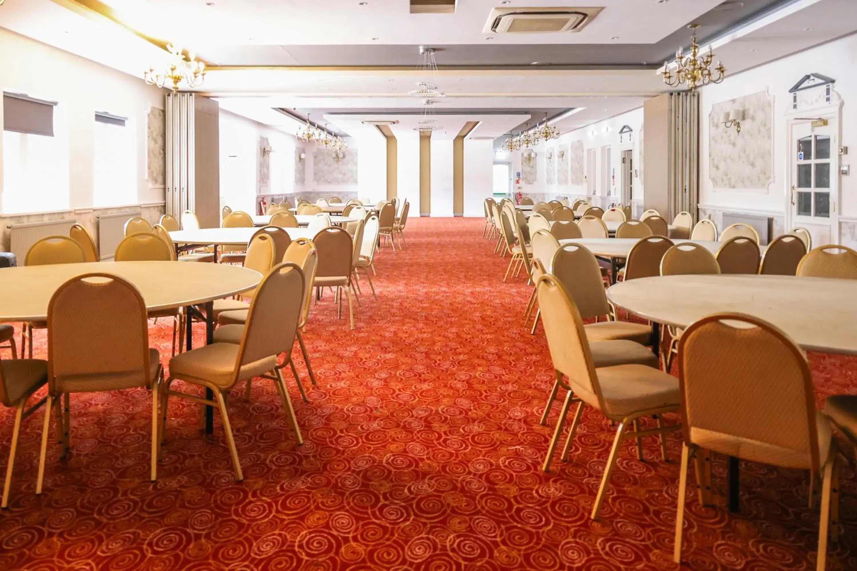 Restaurant/places to eat in OYO Tong Park Hotel Restaurant/places to eat in OYO Tong Park Hotel