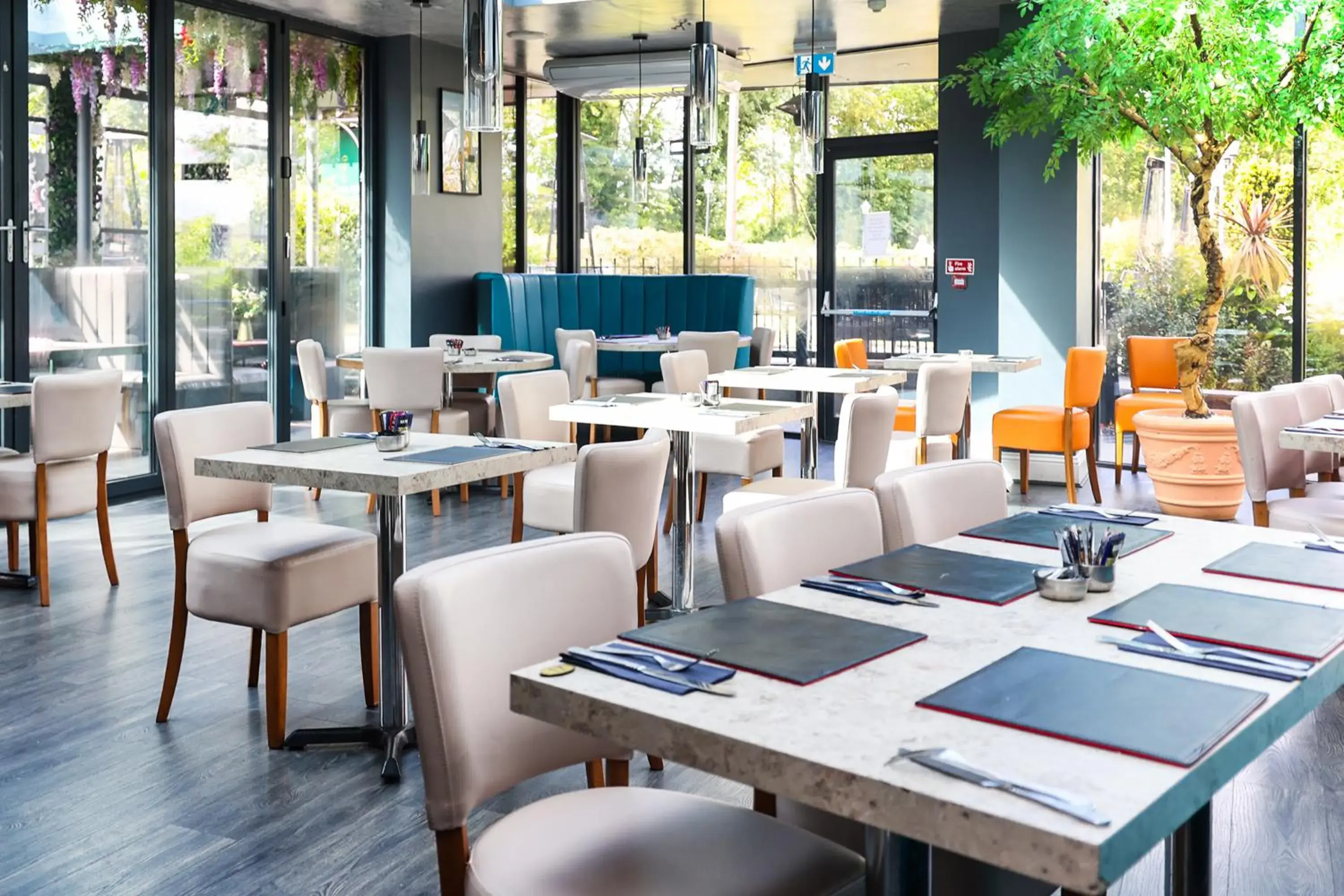 Restaurant/places to eat in OYO Tong Park Hotel Restaurant/places to eat in OYO Tong Park Hotel