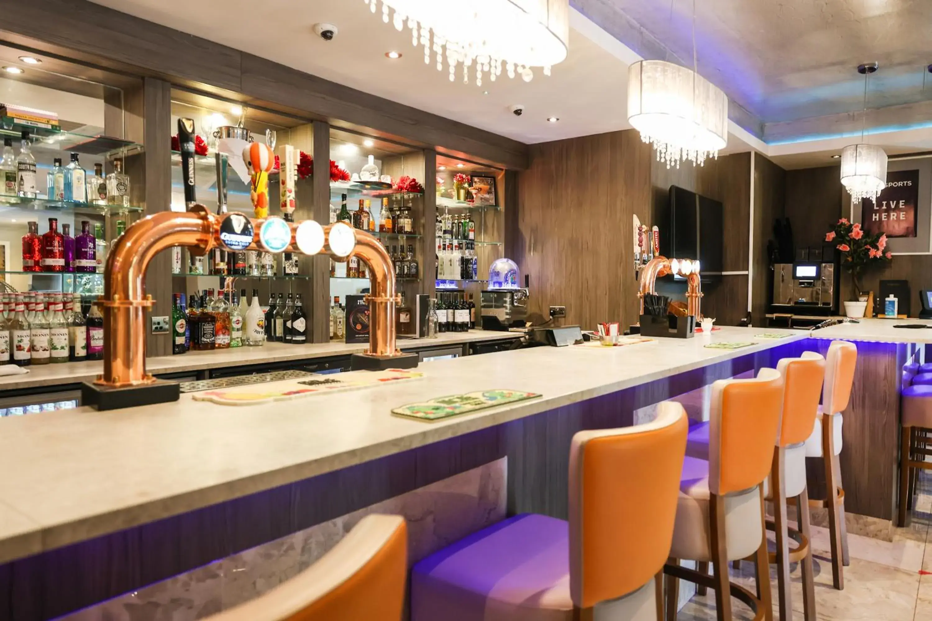 Lounge or bar in OYO Tong Park Hotel Lounge or bar in OYO Tong Park Hotel