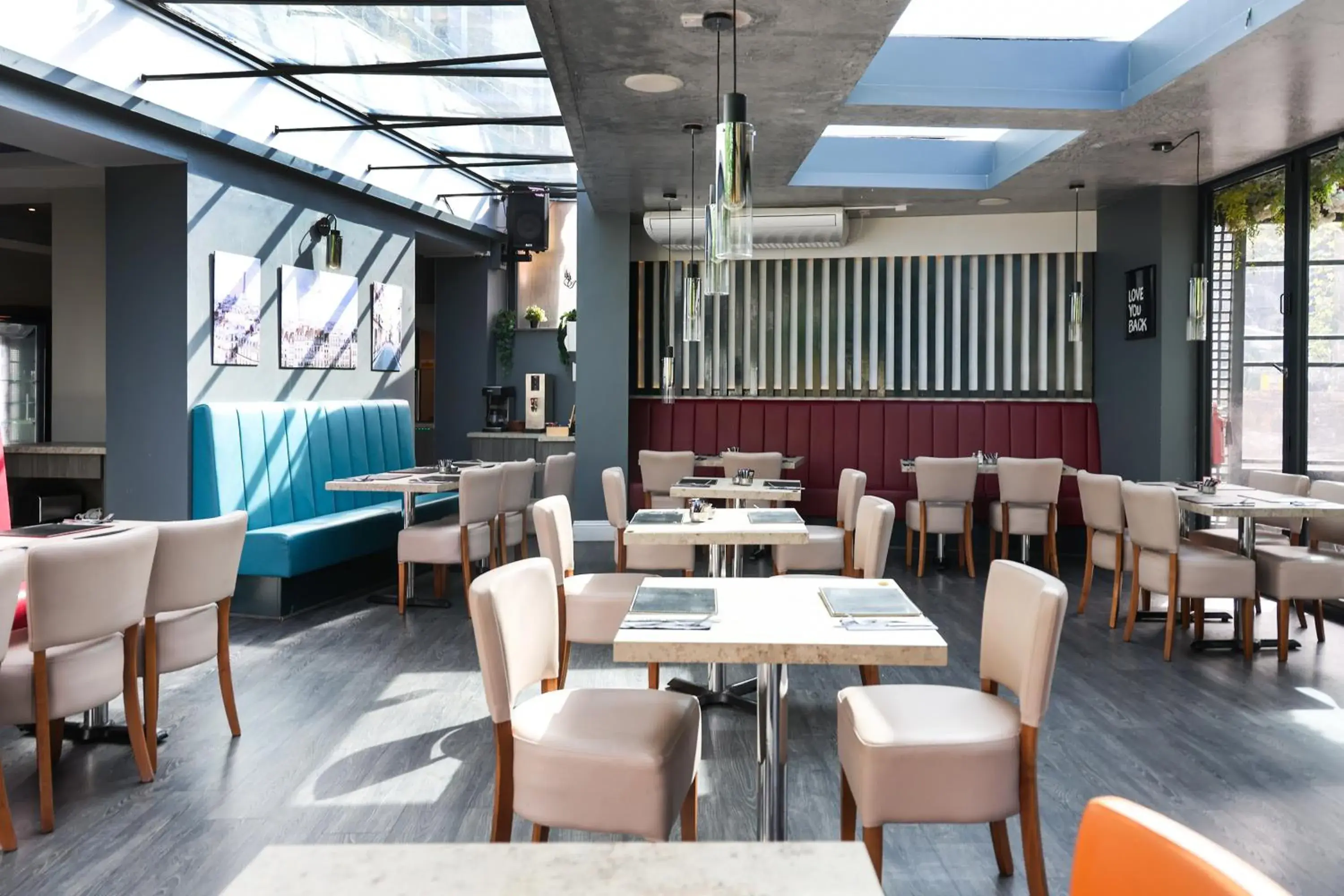 Restaurant/places to eat in OYO Tong Park Hotel Restaurant/places to eat in OYO Tong Park Hotel