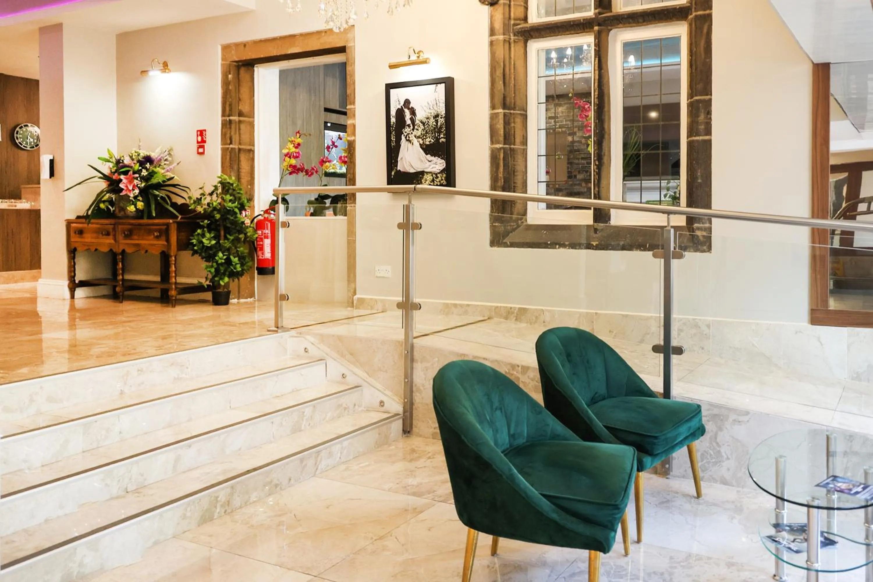 Seating area in OYO Tong Park Hotel