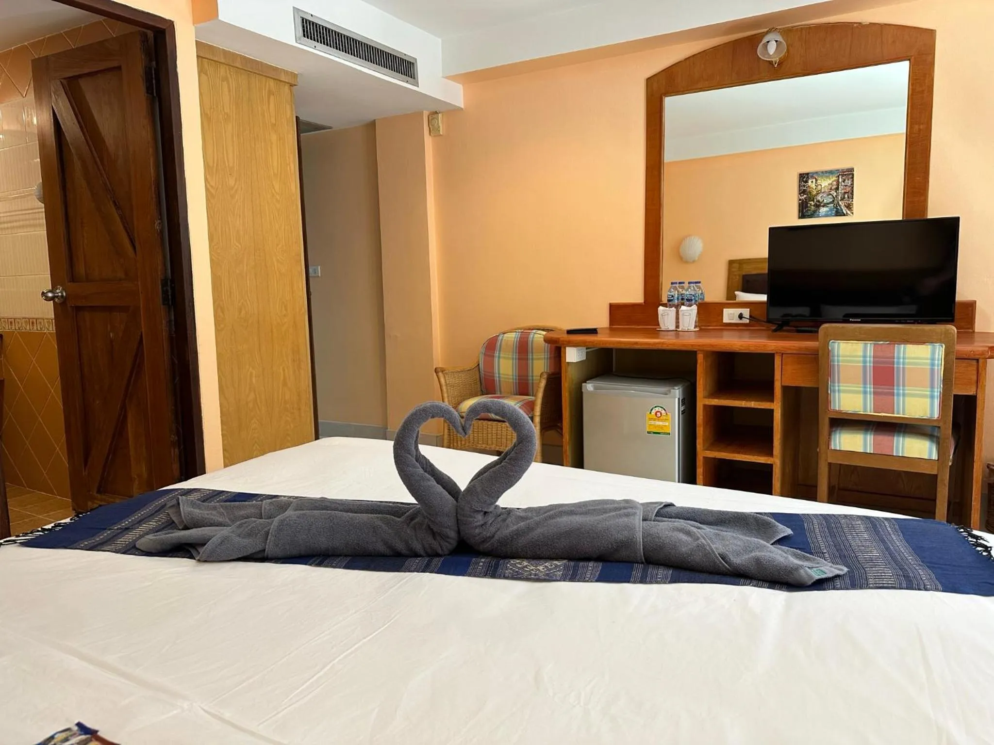 room service, Bed in Nid Huahin Hotel