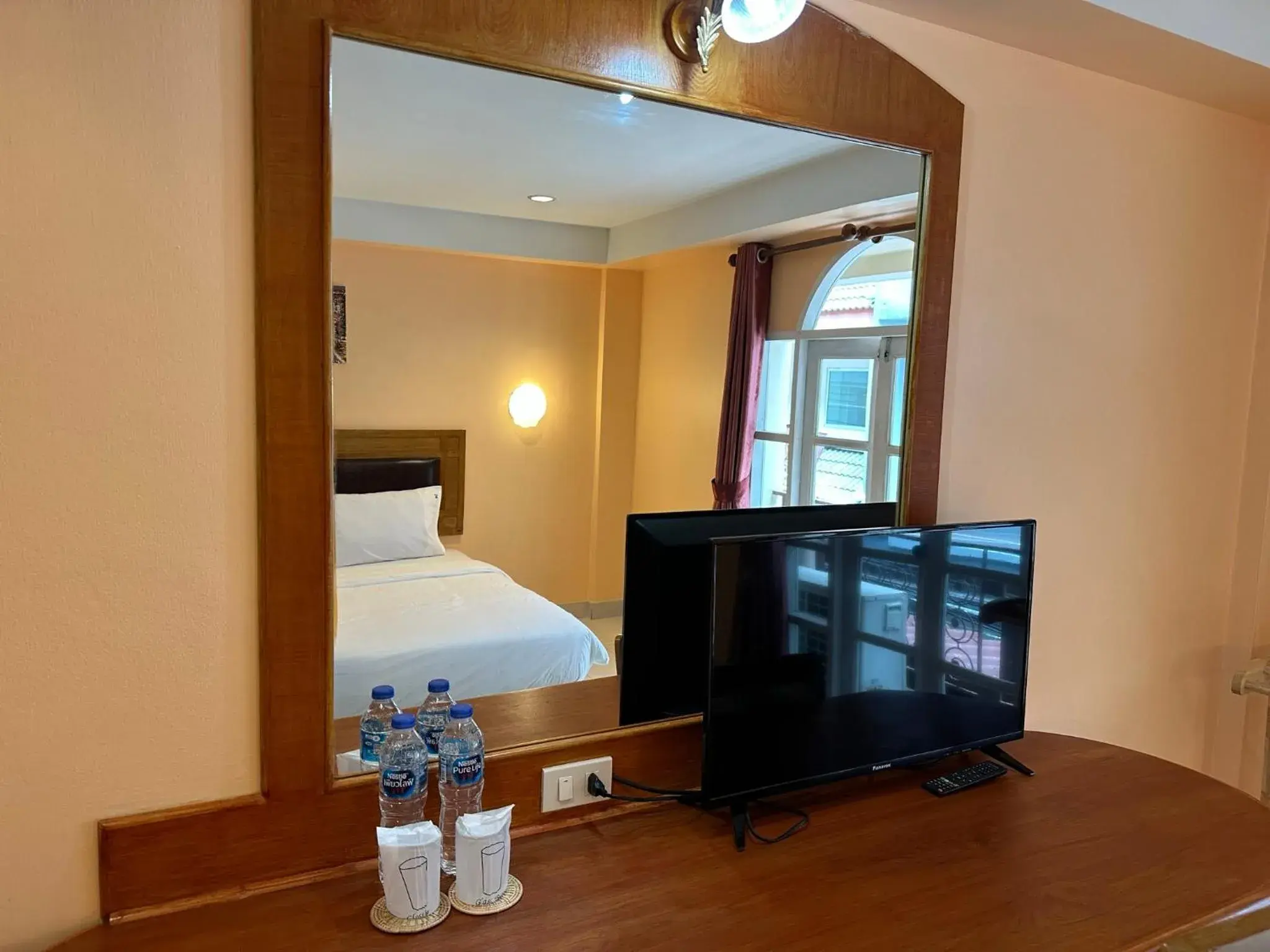 TV and multimedia, Bed in Nid Huahin Hotel TV and multimedia, Bed in Nid Huahin Hotel