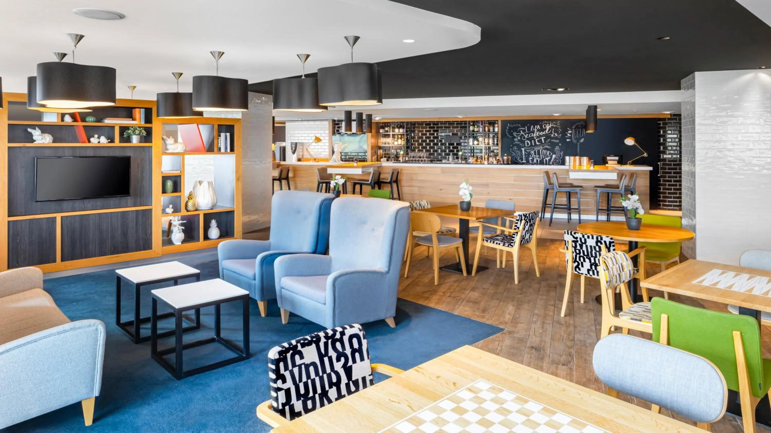Lounge or bar in Holiday Inn Amsterdam - Arena Towers by IHG