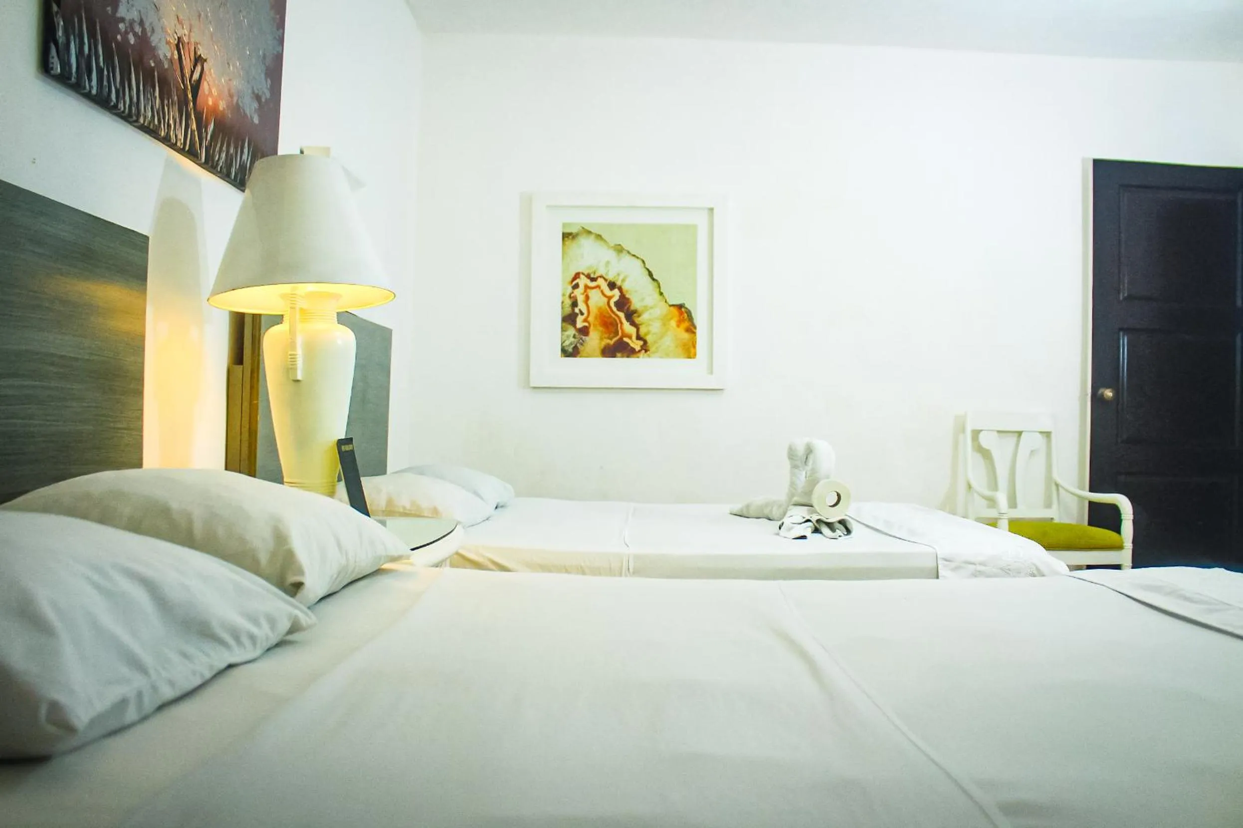 Photo of the whole room, Bed in Palacio Canton Hotel - Valladolid