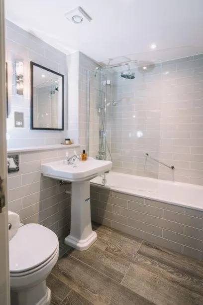 Bridge House Hotel & Silver Howe View Cottage