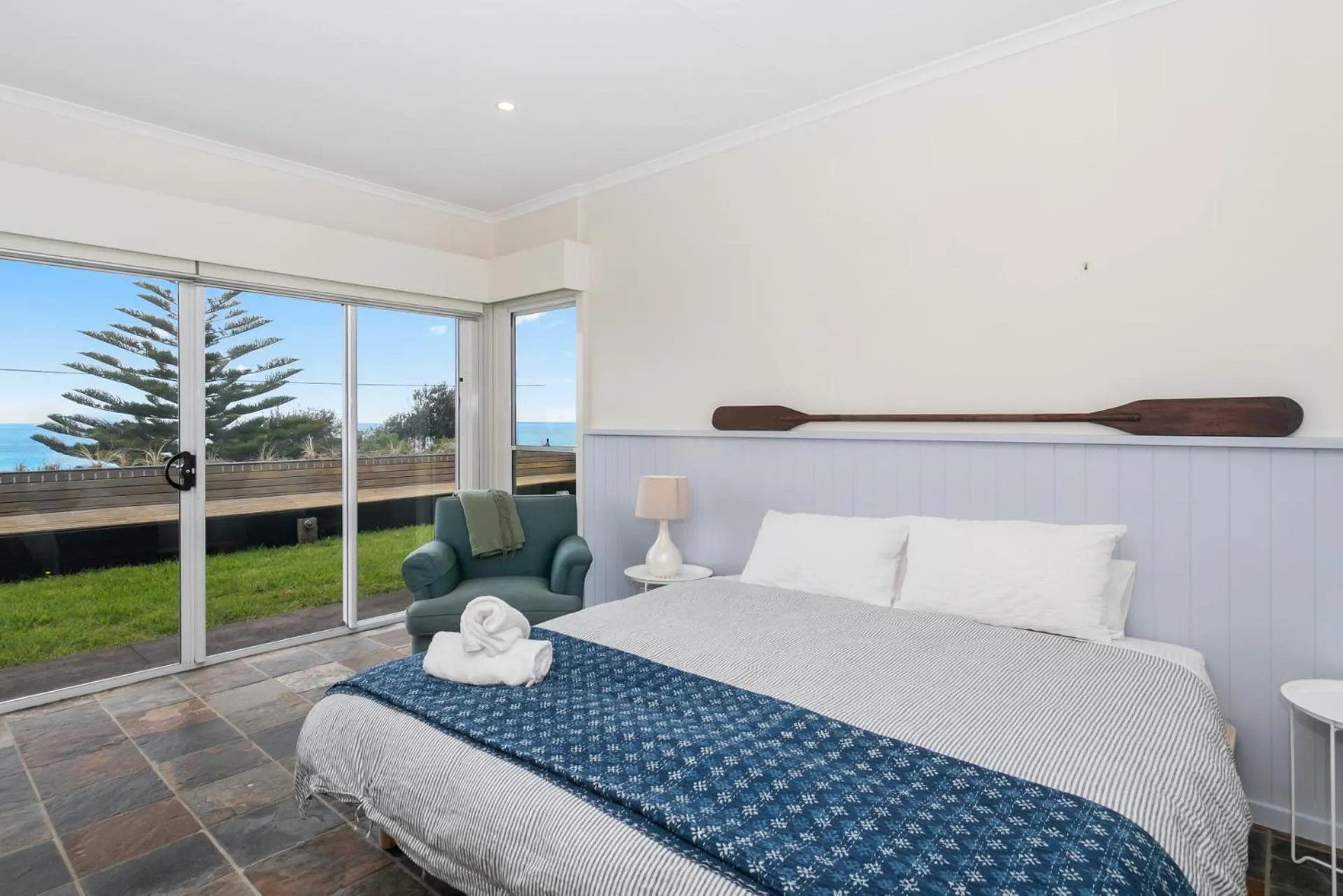 Bed in The Glass House Mollymook Beach