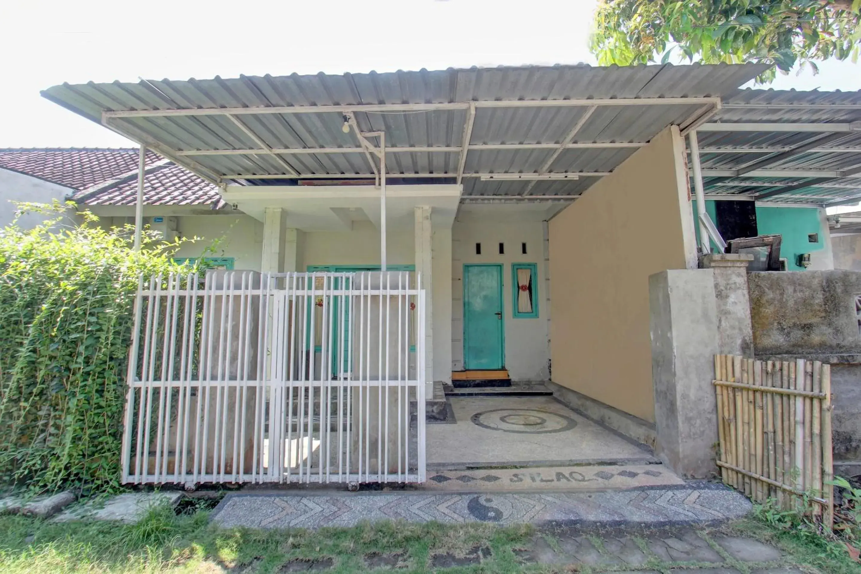 Facade/entrance in OYO 92825 Kamar Lombok Facade/entrance in OYO 92825 Kamar Lombok