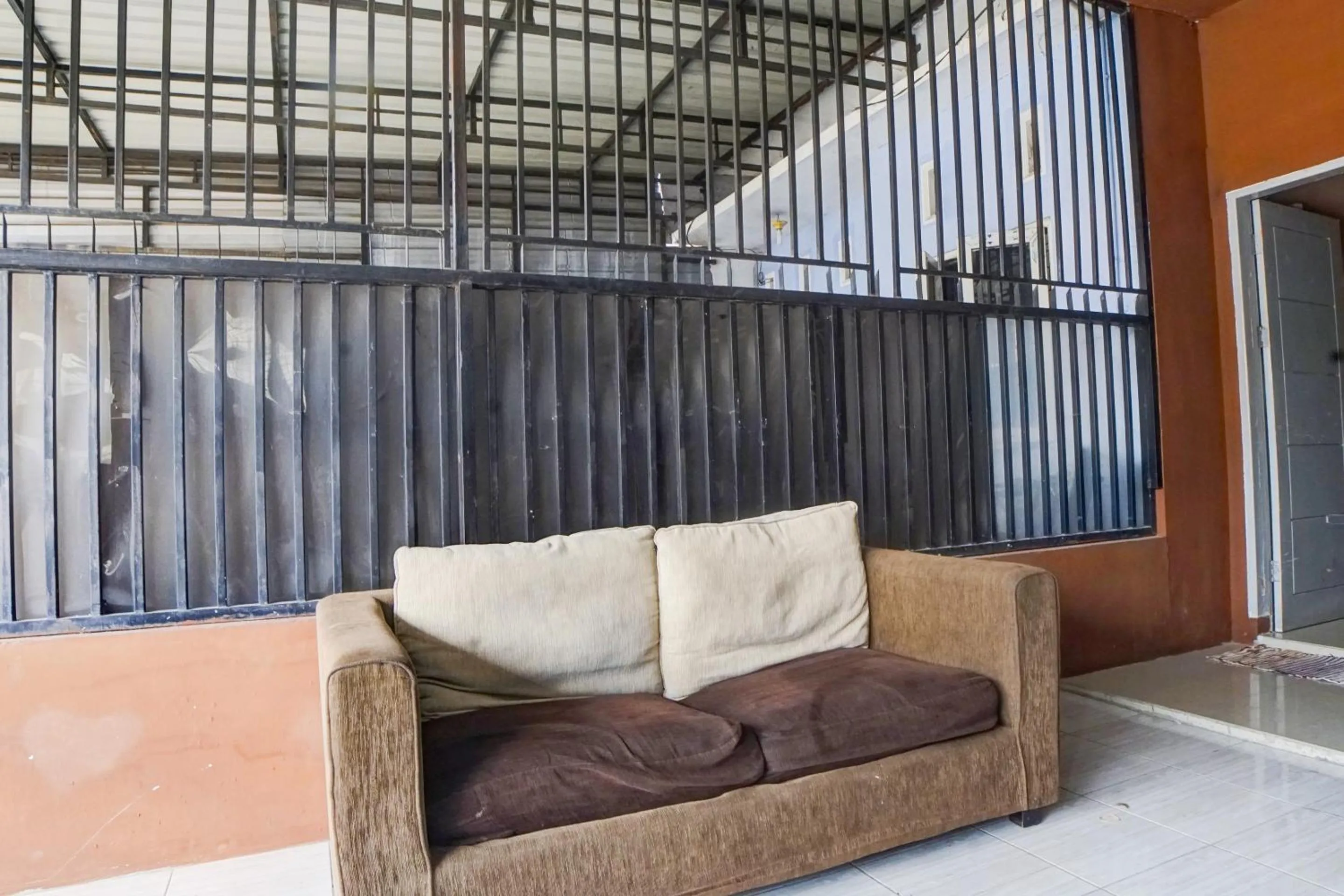 Lobby or reception in Hotel O Penginapan Syariah Faster Inn