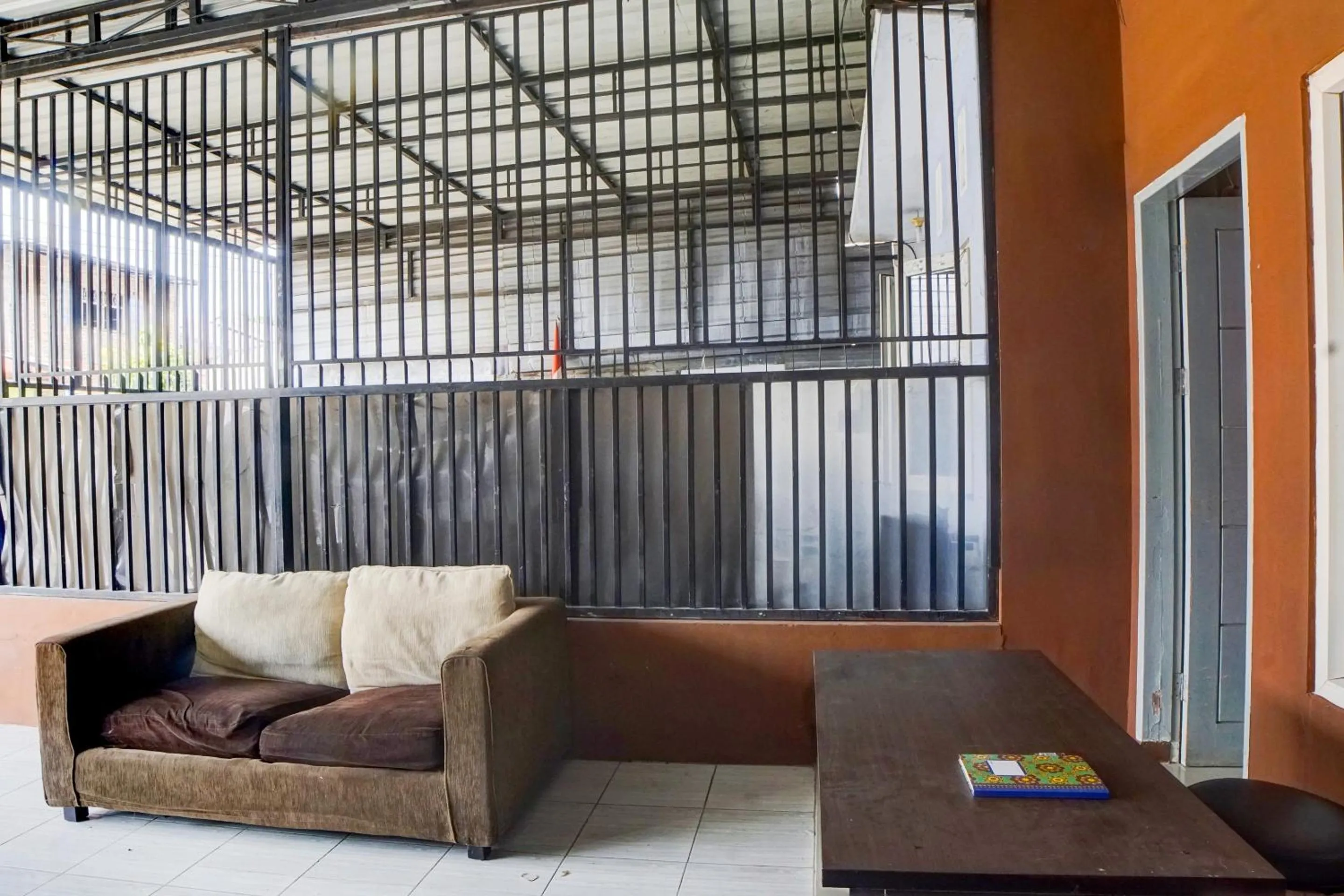 Lobby or reception in Hotel O Penginapan Syariah Faster Inn